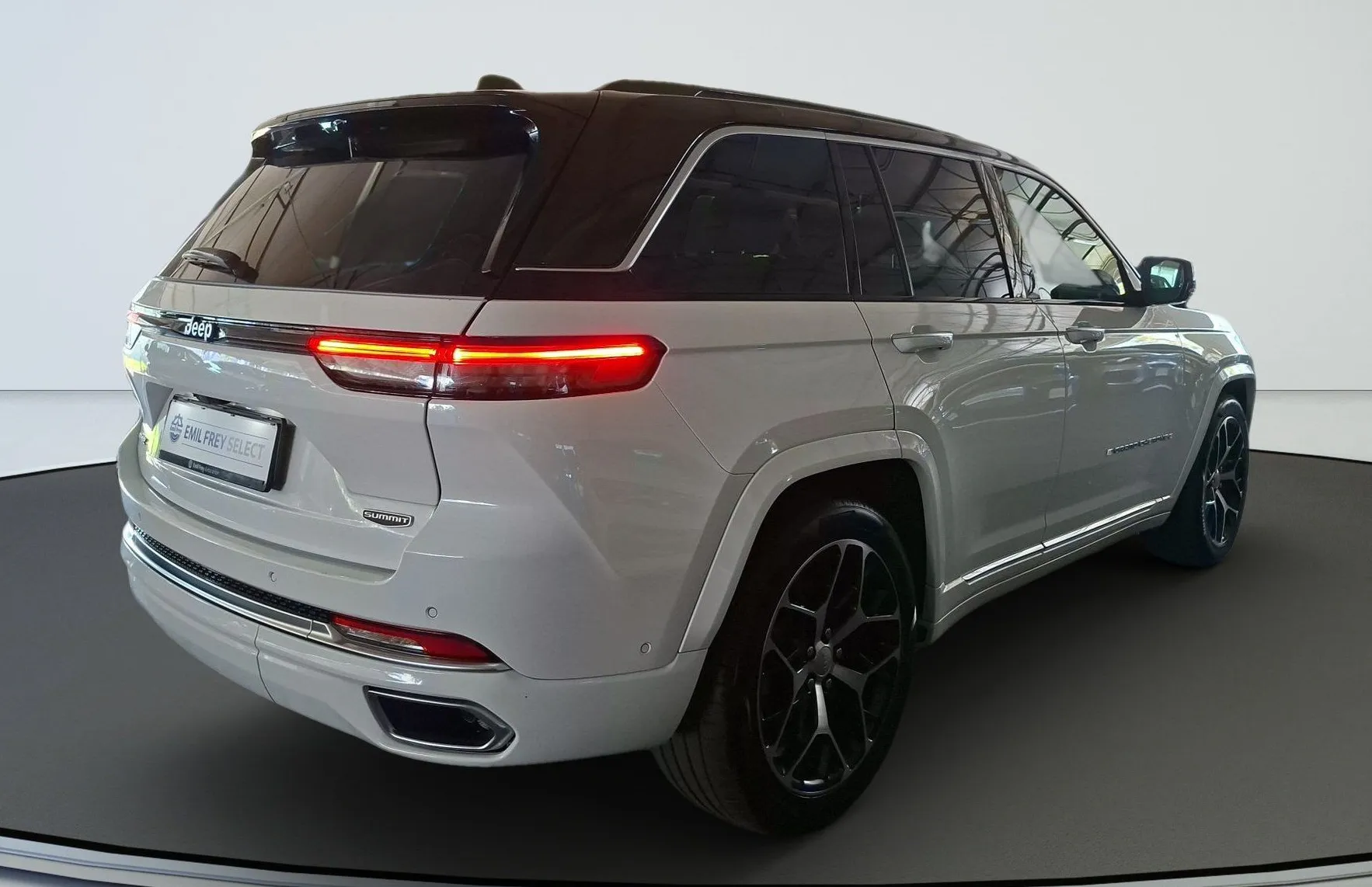 Zunanja slika - Jeep Grand Cherokee - 5v 2.0 GME PHEV 380 4XE Summit Reserve - 3
