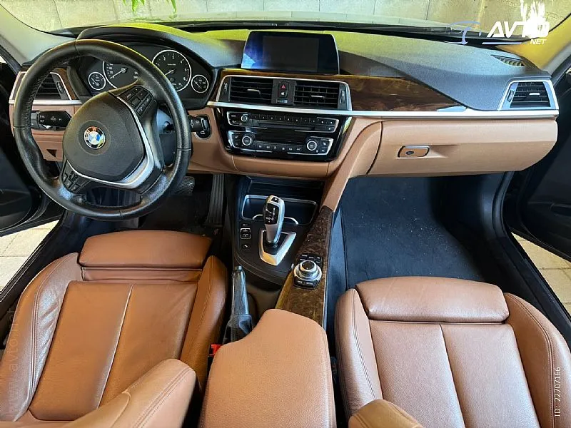 Notranja slika - BMW Serija 3 - 320d Touring Luxury Line - 7