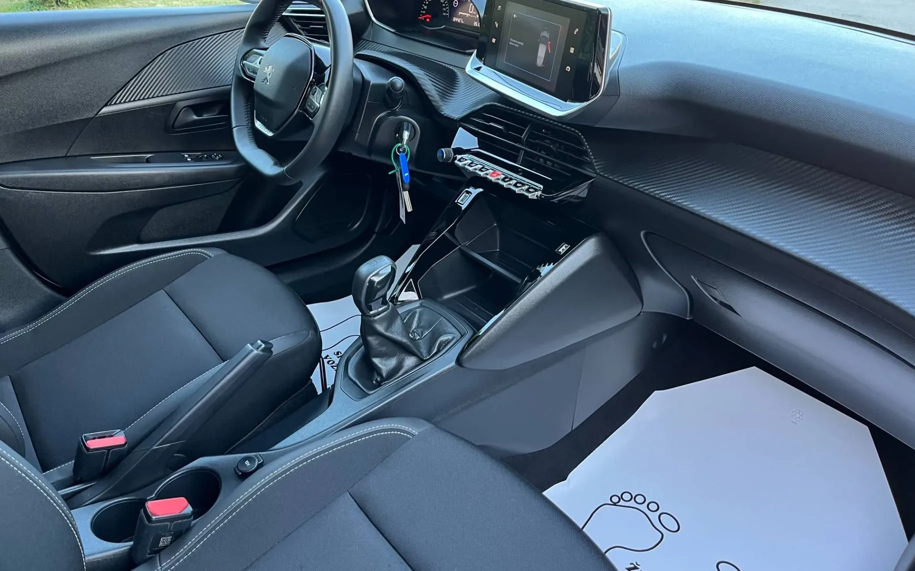Notranja slika - Peugeot 208 - 1.2 PureTech-1 LASTNICA-NAVI-PDC-ODLIČEN - 8