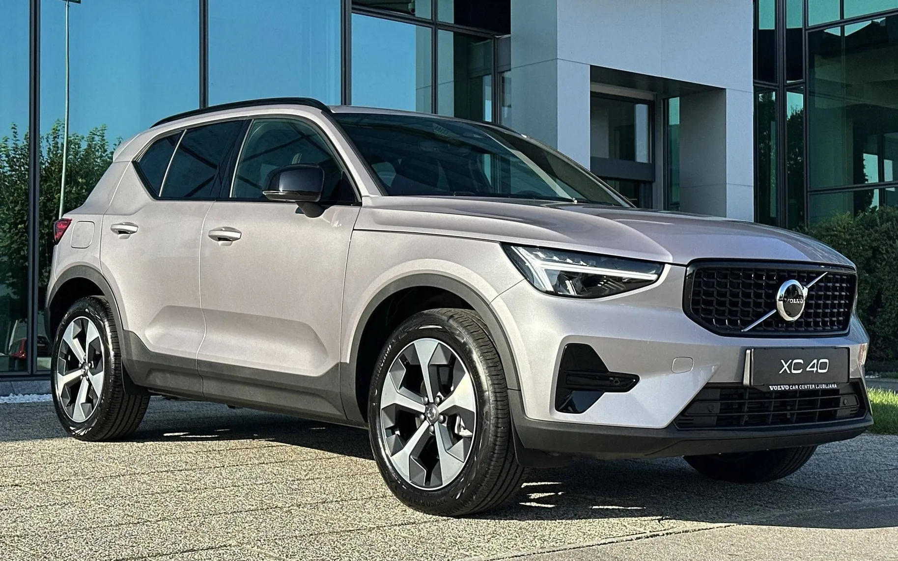 Zunanja slika - Volvo XC40 - B3 P Plus Dark AT DCT - 3