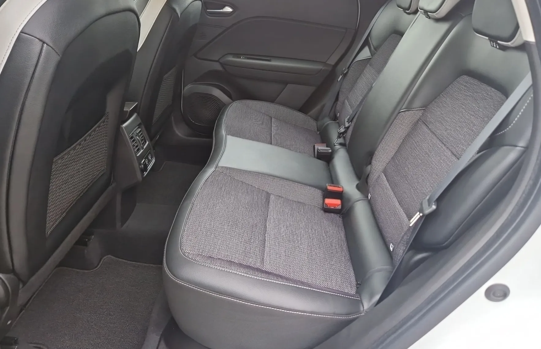 Zunanja slika - Renault Captur - TCe 130 Intens EDC - 15