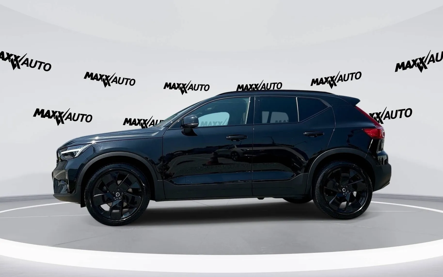 Notranja slika - Volvo XC40 - B4P Ultra Black Edition Avt. - 8