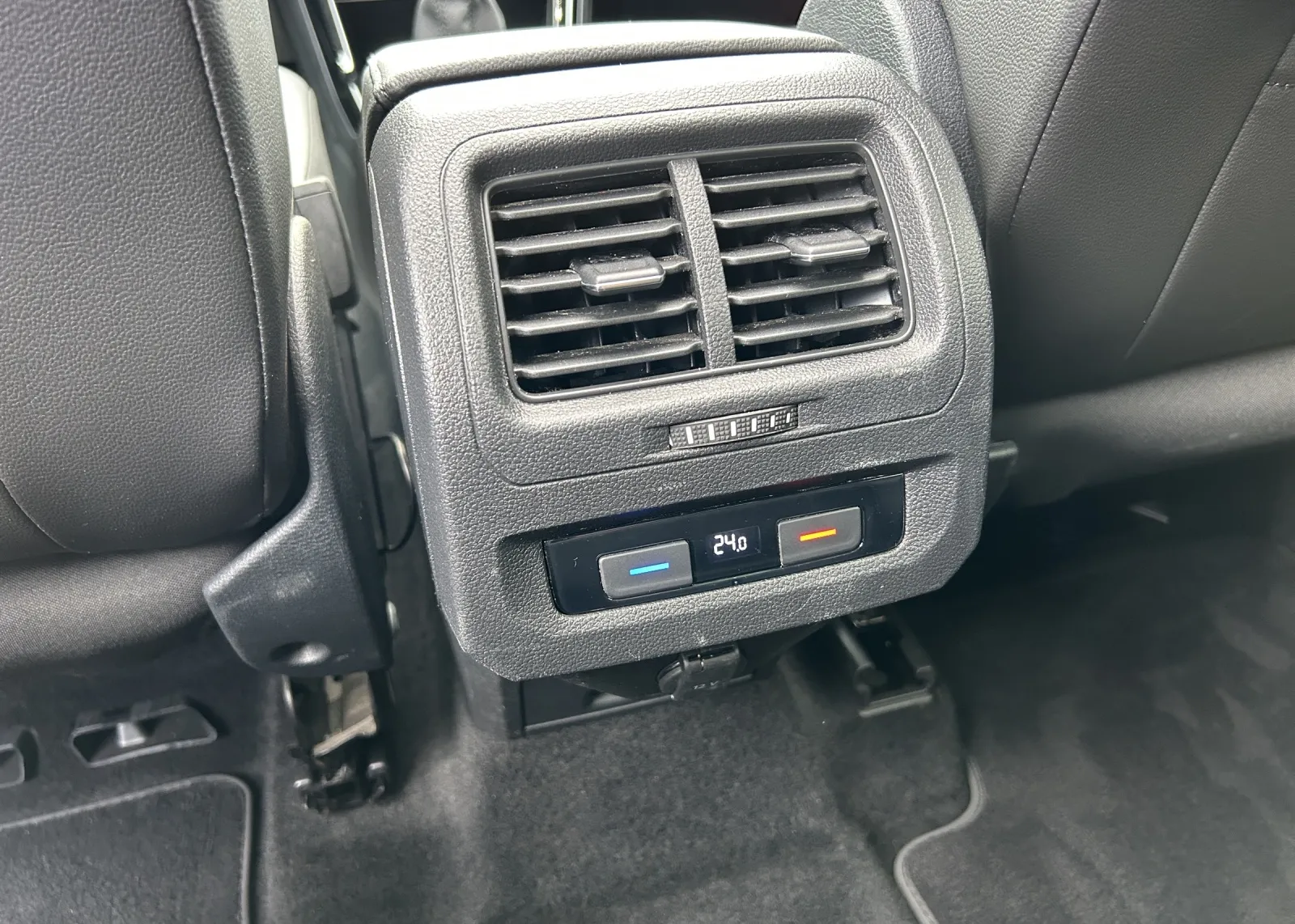 Zunanja slika - Volkswagen Touran - 2,0 TDI BMT Family DSG - 18