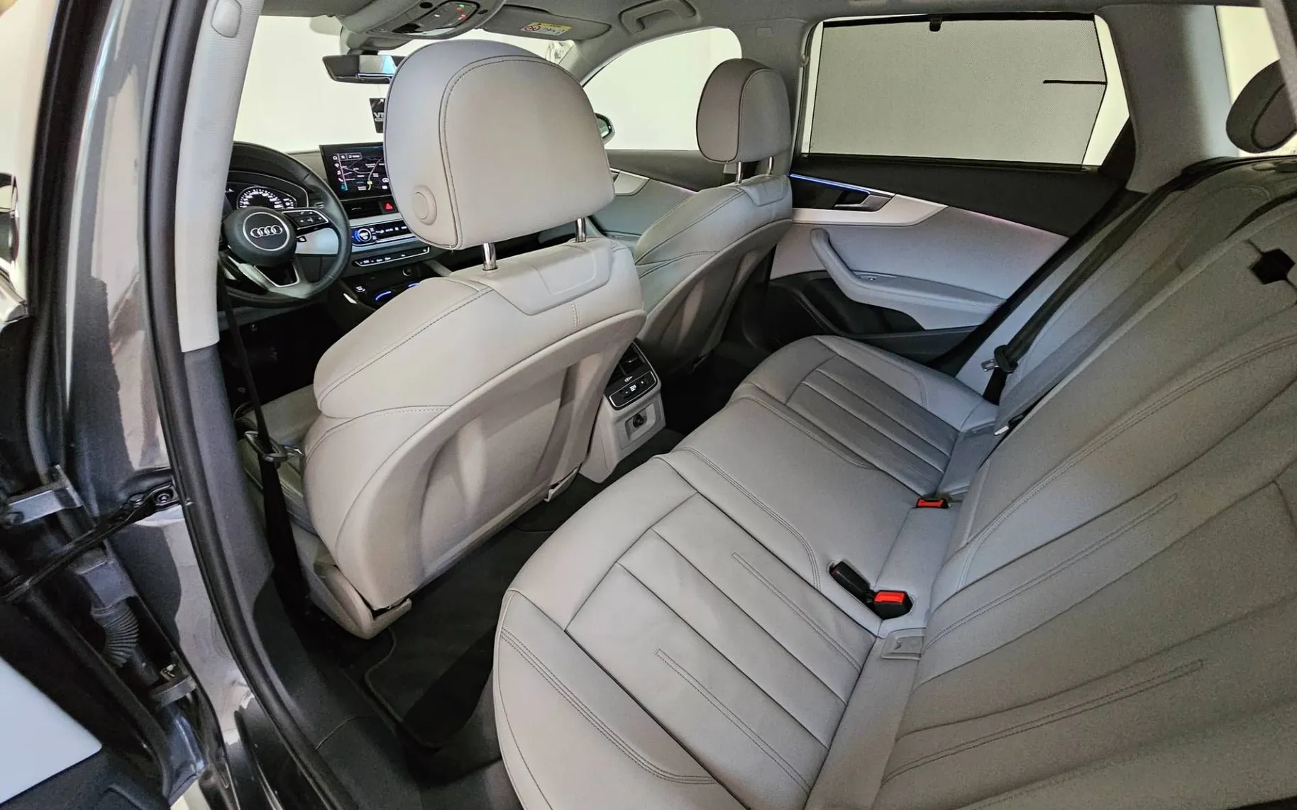 Notranja slika - Audi A4 Avant - 40 TDI S-LINE |WEBASTO|KLJUKA|KAMERA|ALU18|AMBIENT - 10
