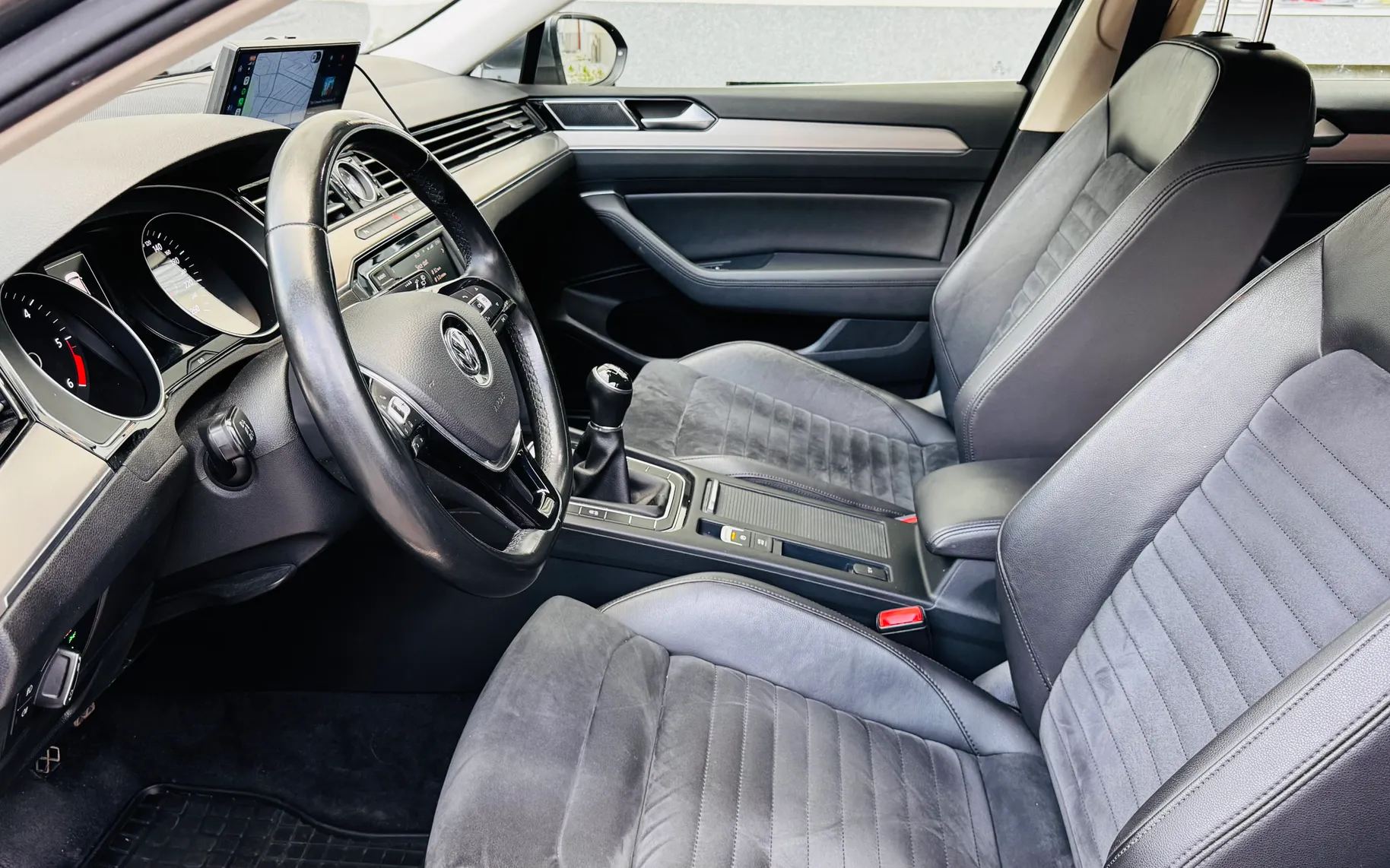 Notranja slika - Volkswagen Passat - |  Variant 2.0 | TDI Highline | ACC | 138.000 km | 2. last - 7