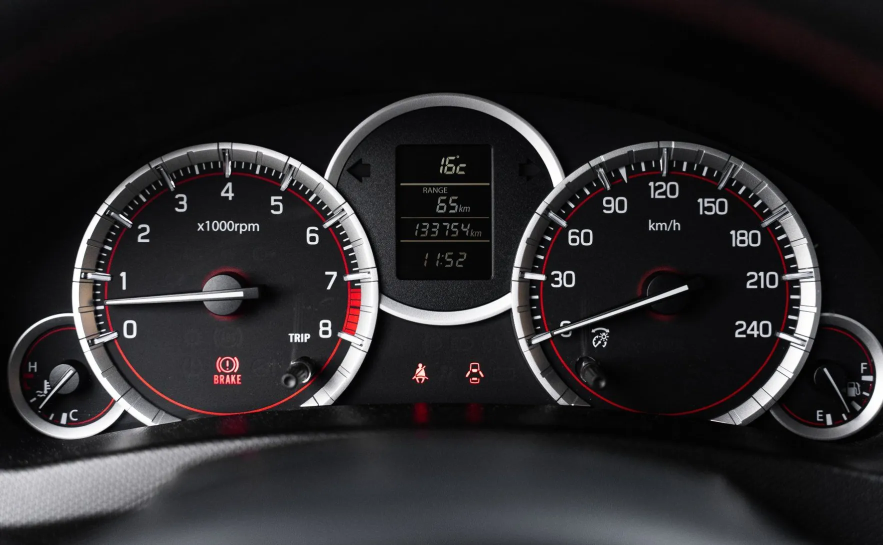 Zunanja slika - Suzuki Swift - 1.6 Sport - Xenon - Ogrevanje sedežev - Keyless - 19