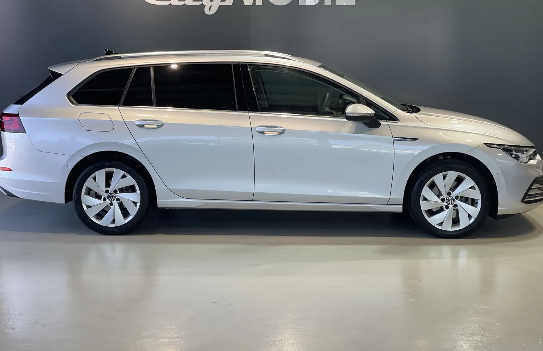 Zunanja slika - VW Golf - Variant VIRTUAL-KEYLESS-HEADUP-ALCANTARA-NAVI-MEMORY-DSG - 3