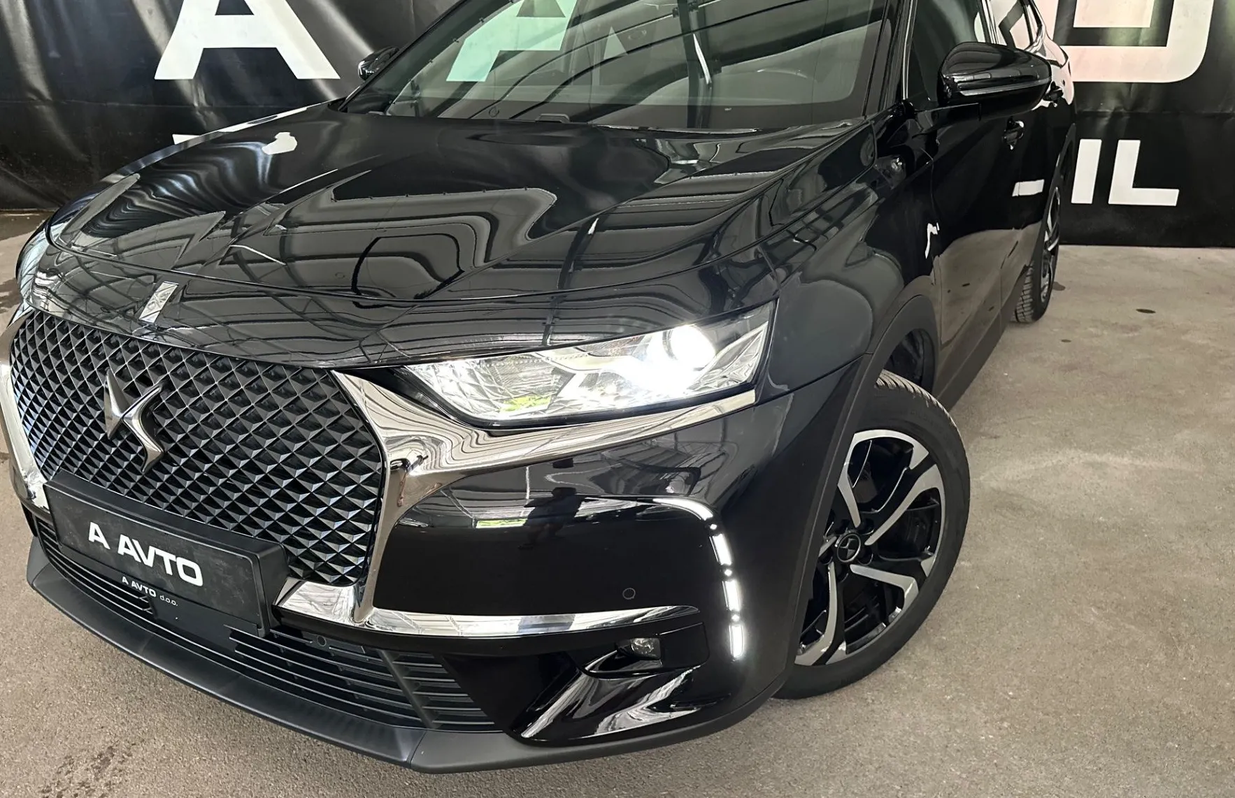 Zunanja slika - DS DS 7 Crossback - 1.6 PT Business-KAMERA-NAVI-18COL-GRETJE SEDEŽEV.. - 1