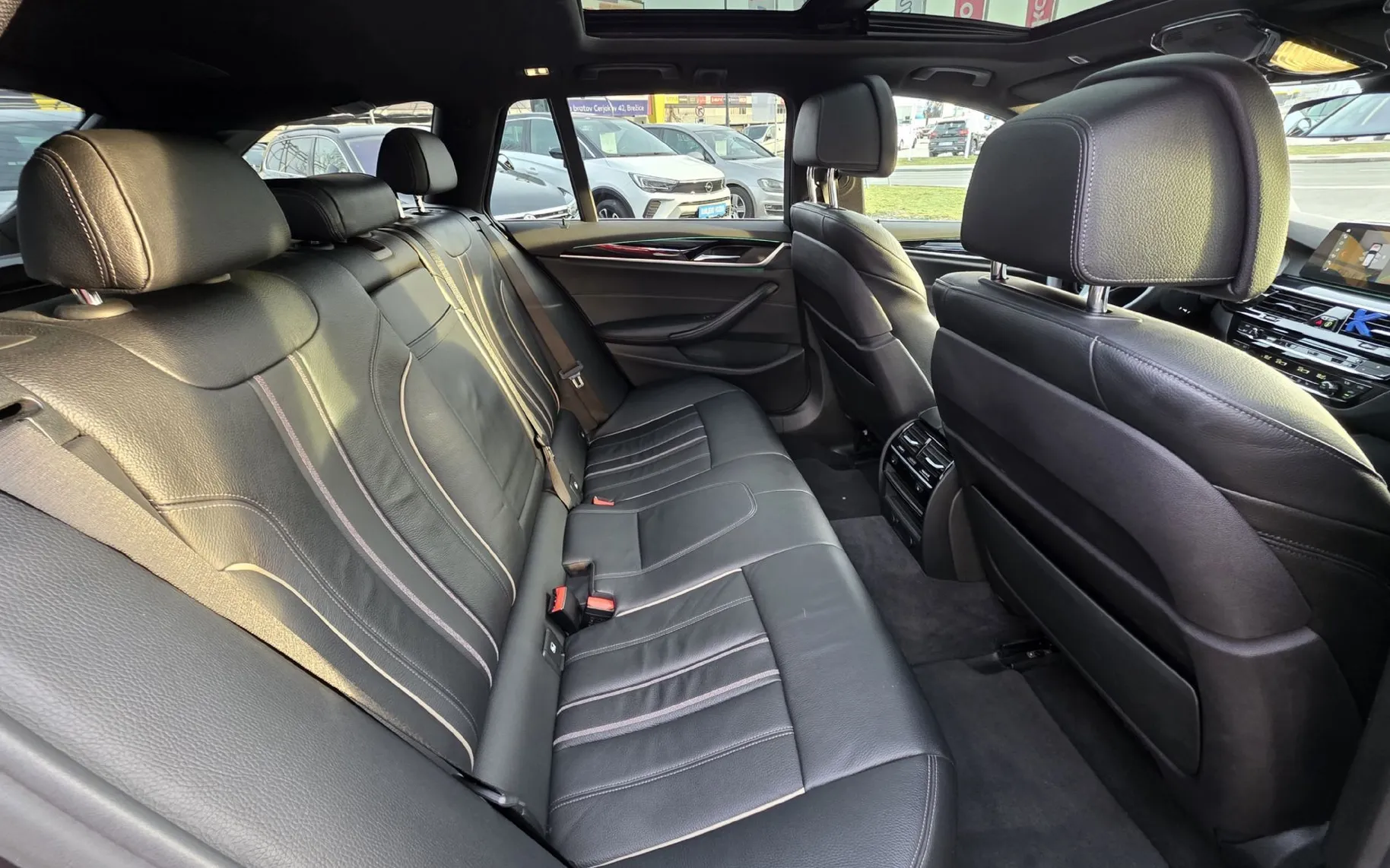 Zunanja slika - BMW Serija 5 - Touring: 520d aut. M PAKET.HUD.360KAMERA.AMBIENTAL - 10