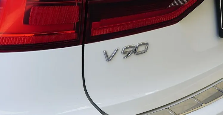 Zunanja slika - Volvo V90 - D4 A Momentum+FULL Led +Memory+360 kamera+Priklop - 17