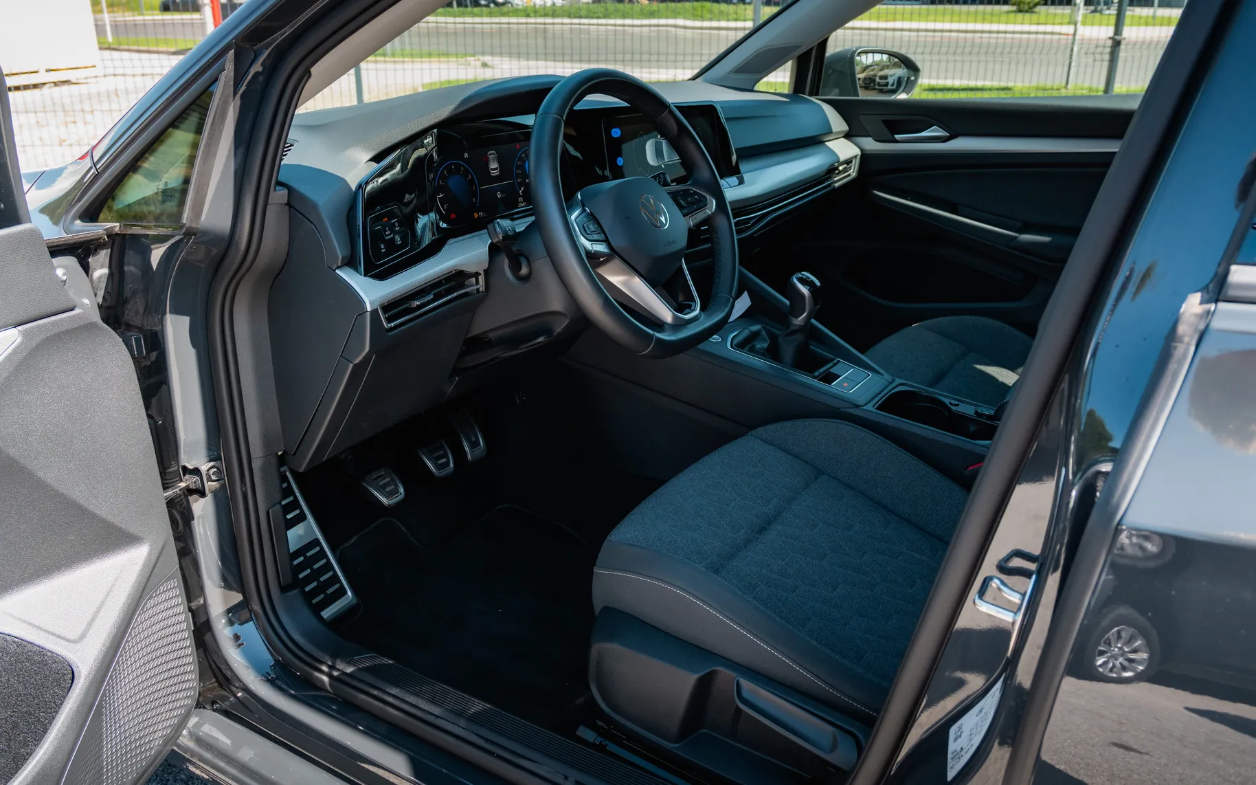 Notranja slika - Volkswagen Golf - 1,0 TSI BMT Life - 8