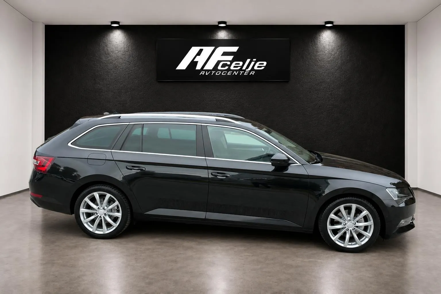 Zunanja slika - Škoda Superb - 1.6 TDI-XENON+LED-LIZING ZA TUJCE-ACC - 4