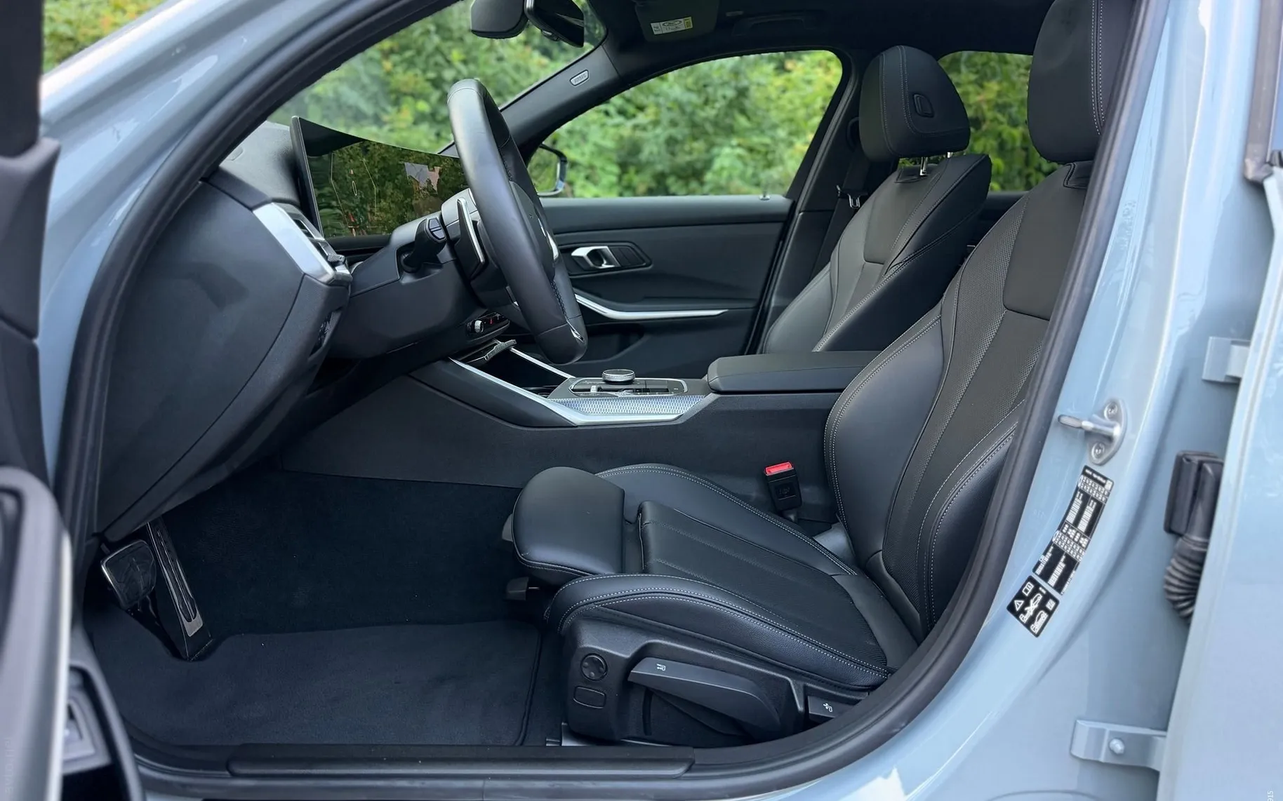 Notranja slika - BMW serija 3: - 330d xDrive M-SPORT|Pano|ACC|360kam|HeadUp|Keyless - 9
