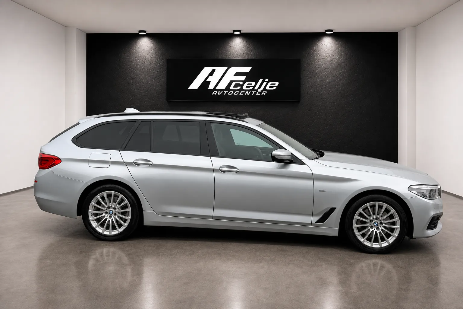 Zunanja slika - BMW serija 5 Touring: - 520d-AUT-SPORT-FUL LED-LIZING ZA TUJCE-PANORAMA... - 4
