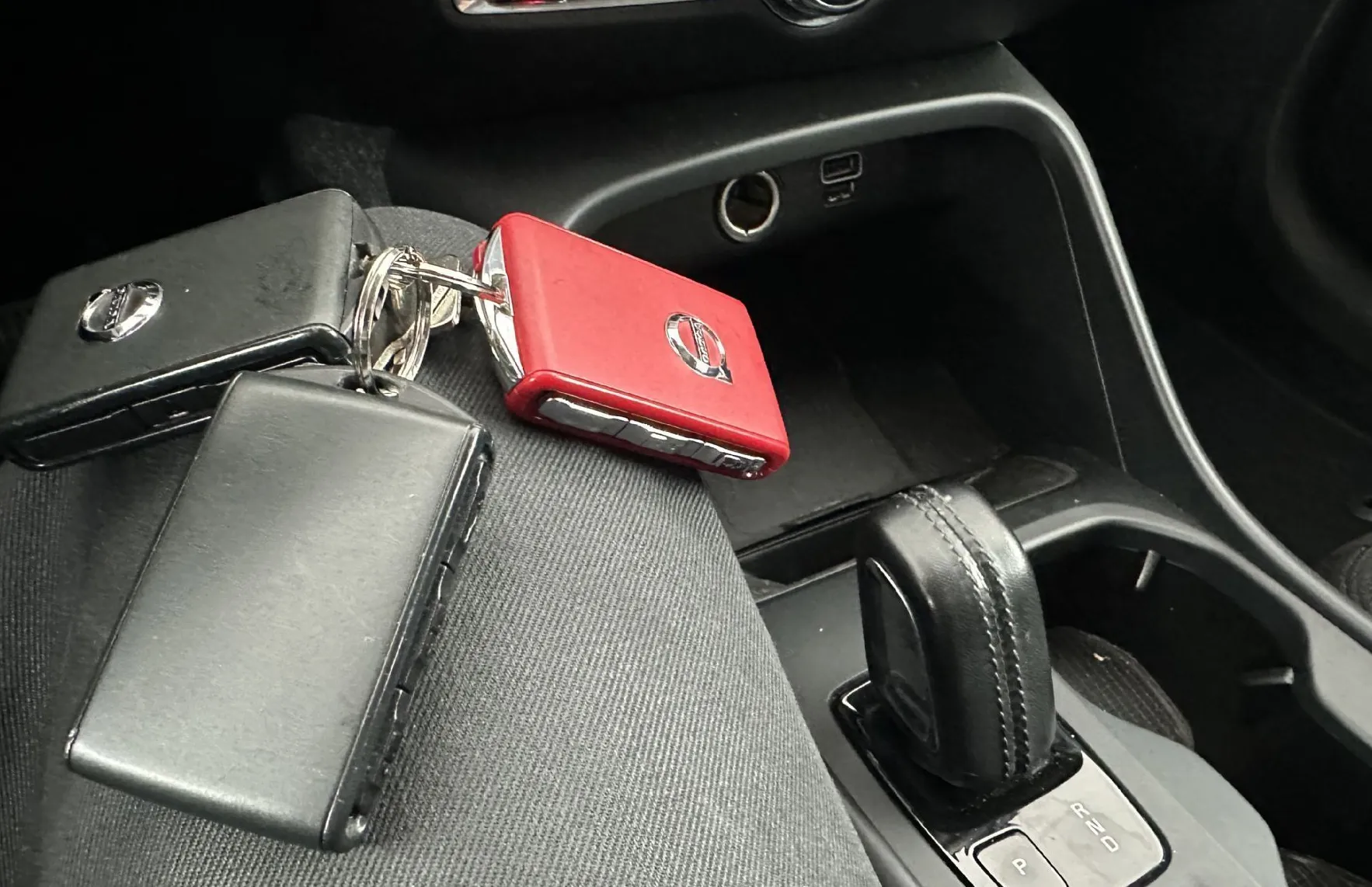 Zunanja slika - Volvo XC40 - D3 AWD Momentum Avt. KAMERA.NAVI.ALU.4X4.TOP - 7