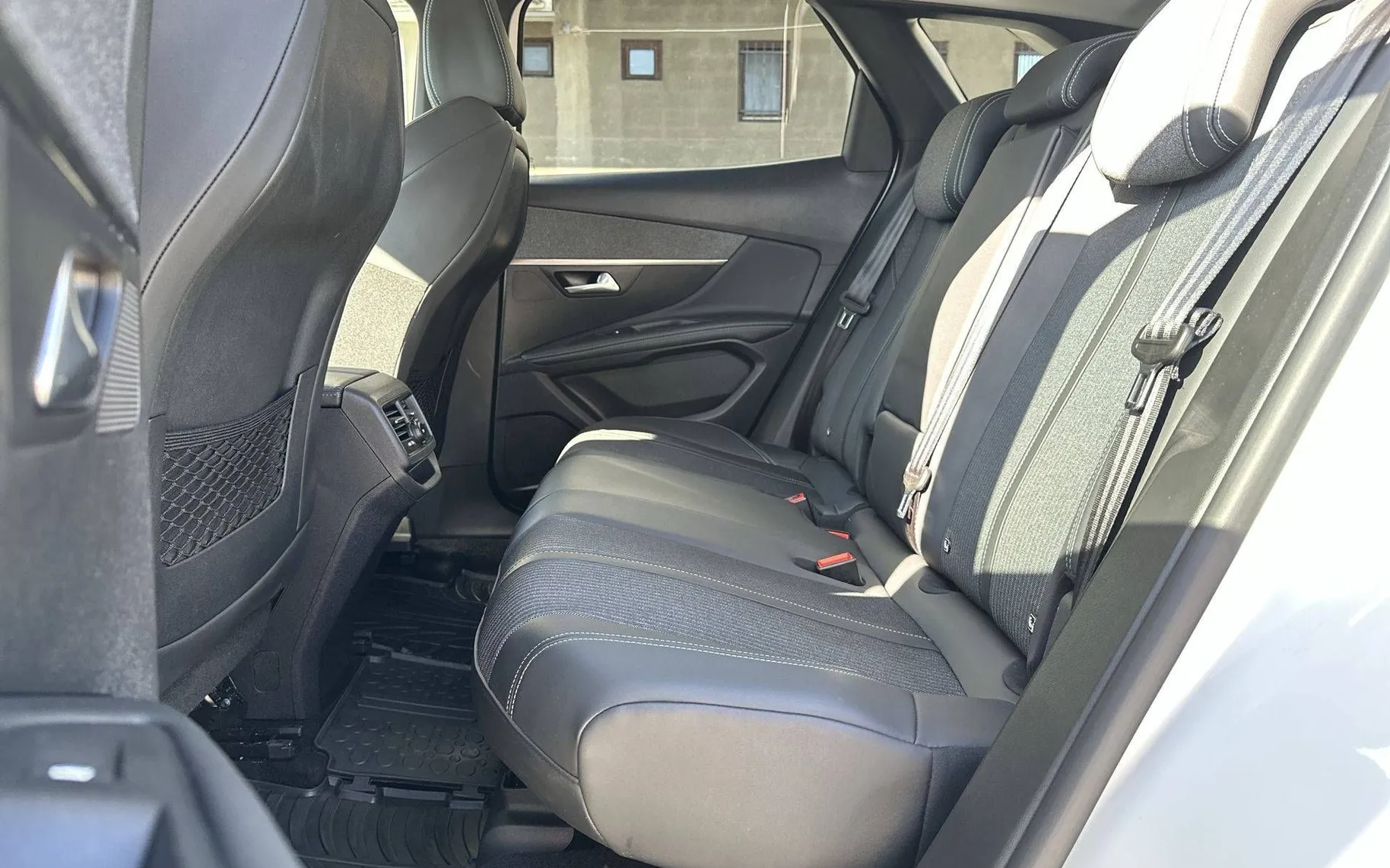 Notranja slika - Peugeot 3008 - 1.2 PureTech 130 S S Active Pack Avt. - 11