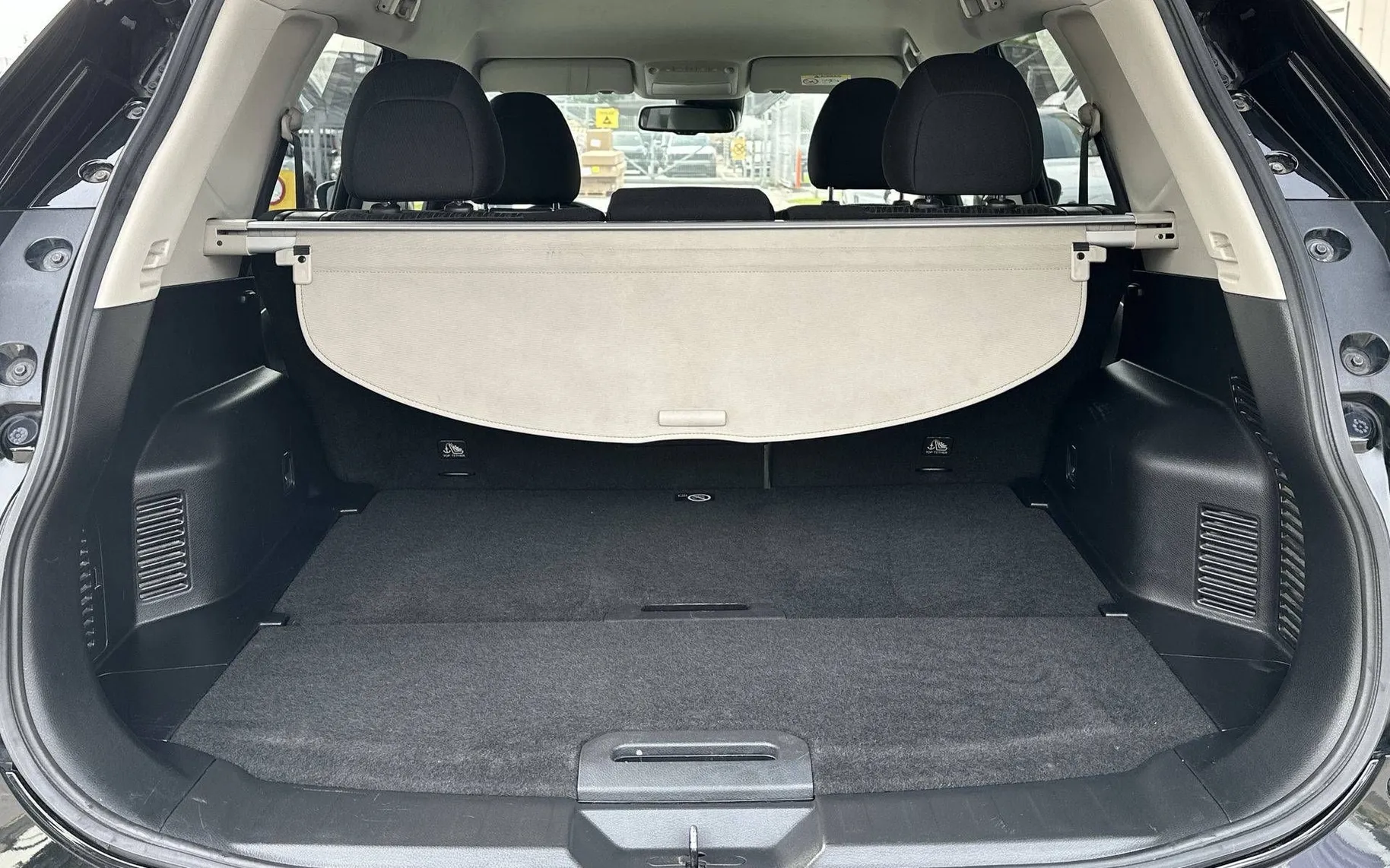 Notranja slika - Nissan X-Trail - 1.7 dCi Tekna - 12