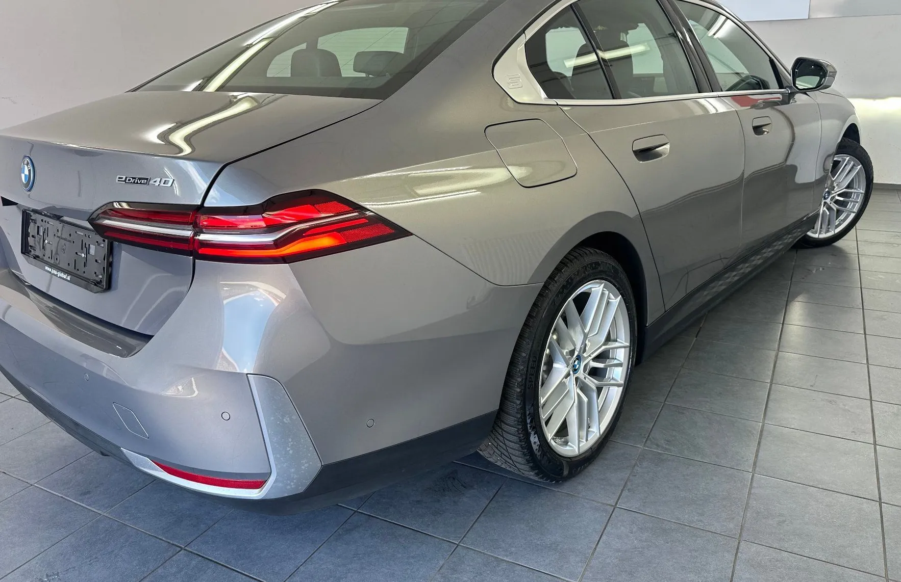 Zunanja slika - BMW i5 - eDrive40.LUKSENBURG.KAMERA.USNJE.LED-subvencija - 12
