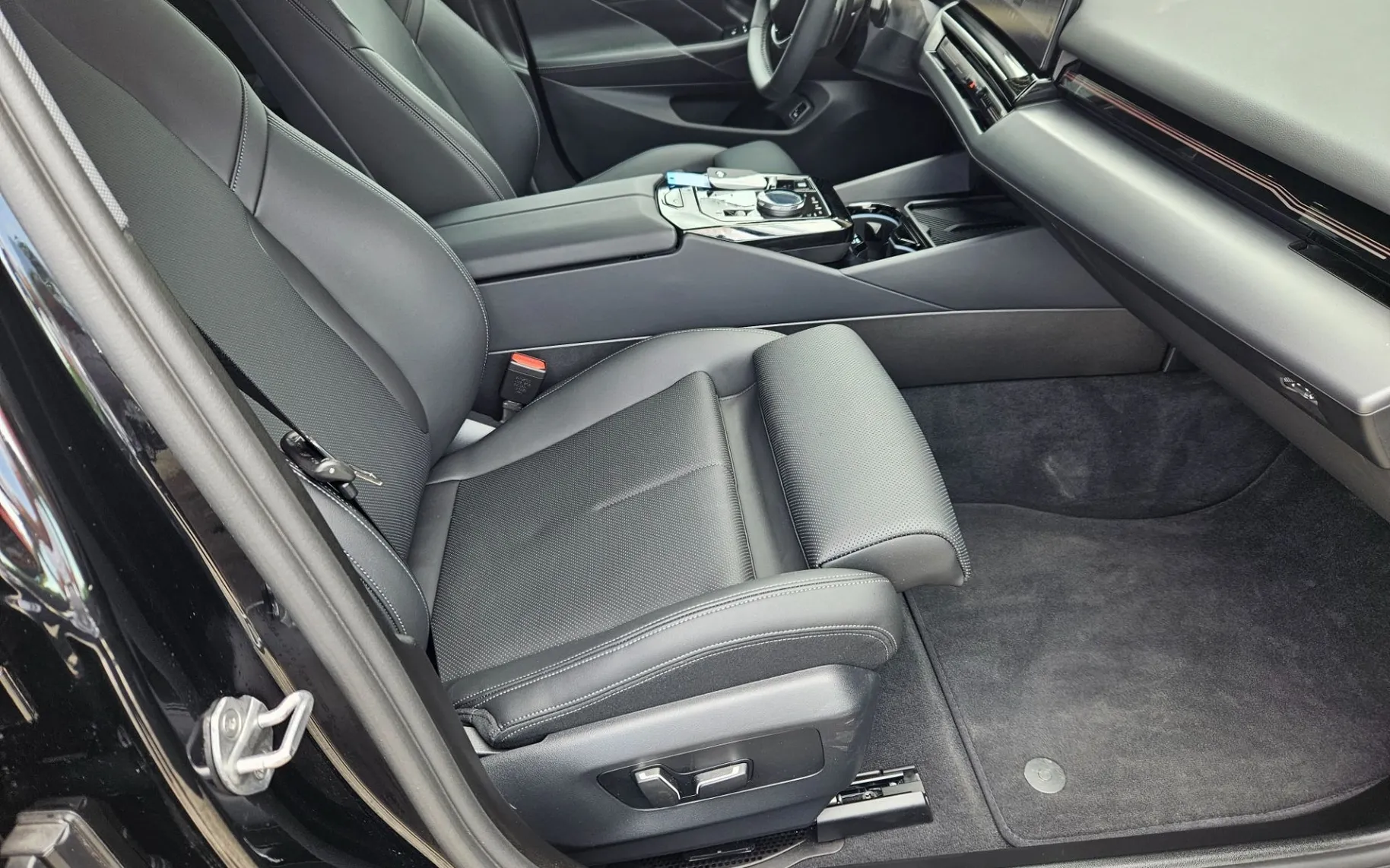 Notranja slika - BMW serija 5 Touring: - 520d  AT   1.LASTNIK SLO VIRTUAL  LED... - 14