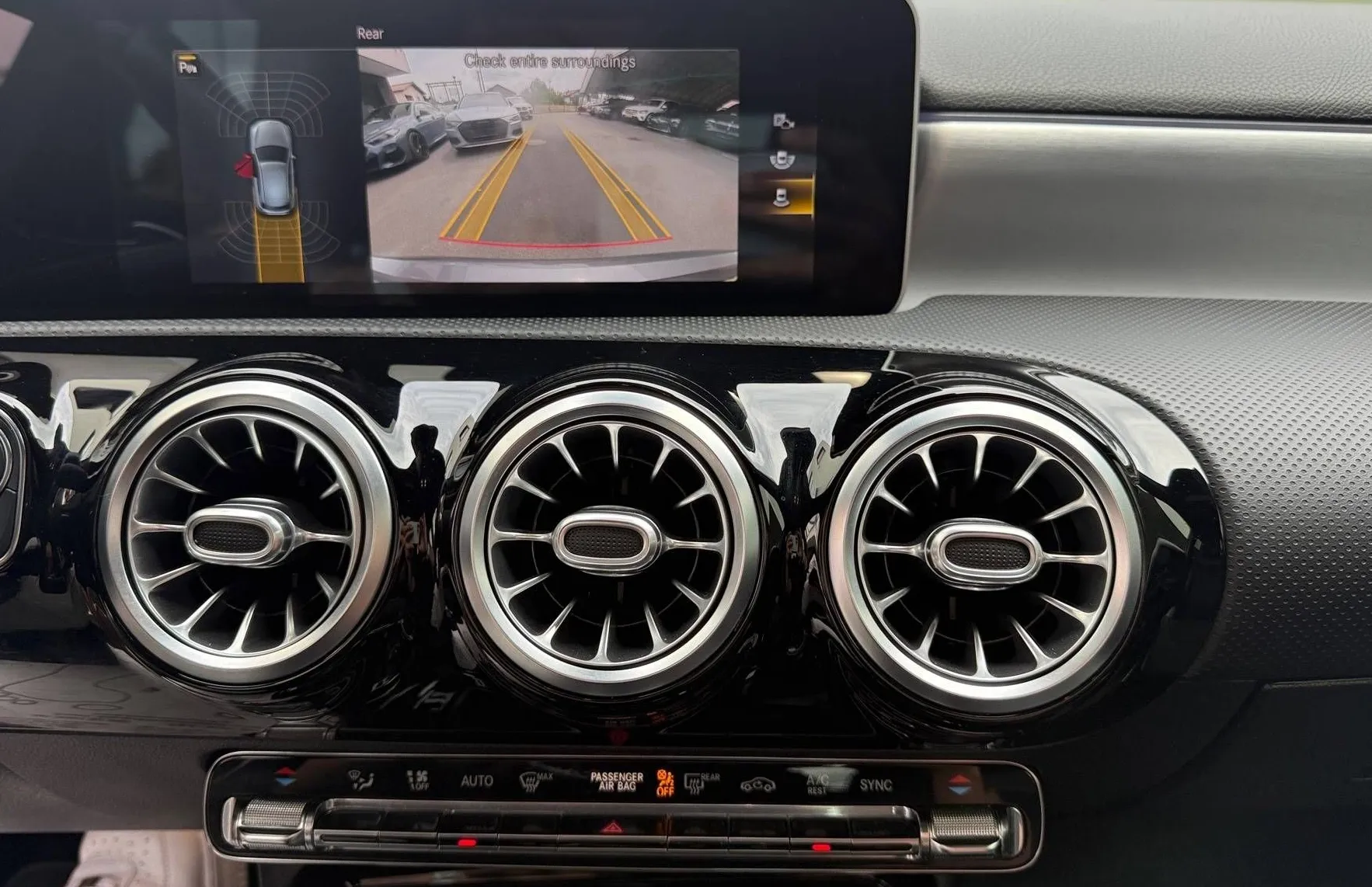 Zunanja slika - Mercedes-Benz A-Razred - 35 AMG 4MATIC + DTC LED KAM NAVI PDC RADAR TOP - 16