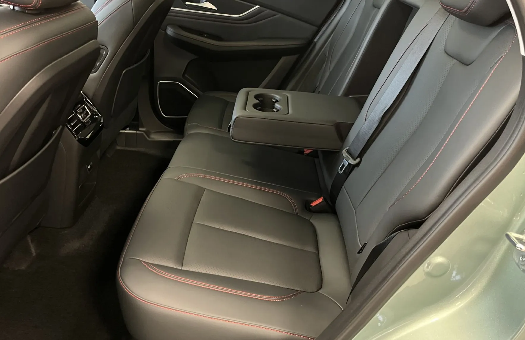 Zunanja slika - Forthing Forthing T5 EVO - T5 Evo 1.5 T-GDI LUXURY - NA ZALOGI - my 2025 - - 9