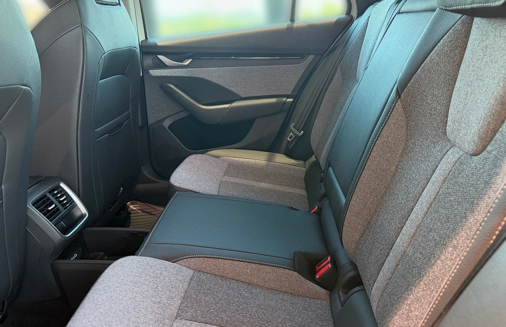 Zunanja slika - Škoda Octavia - Combi 1.5 TSI mHEV Family DSG - 11