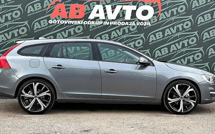 Zunanja slika - Volvo V60 - D3 Momentum Geartronic+110KW+BIXENON+NAVI+UGODNO - 4