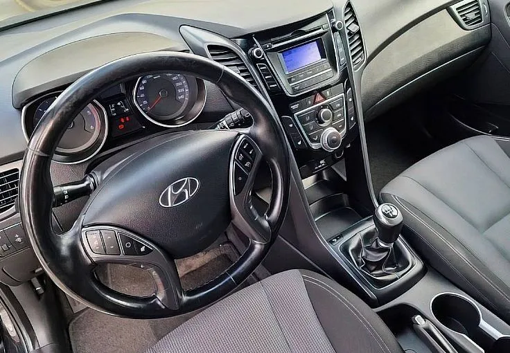 Zunanja slika - Hyundai i30 Wagon - 1.6 CRDI 81KW COMFORT LEPO OHRANJEN - 9