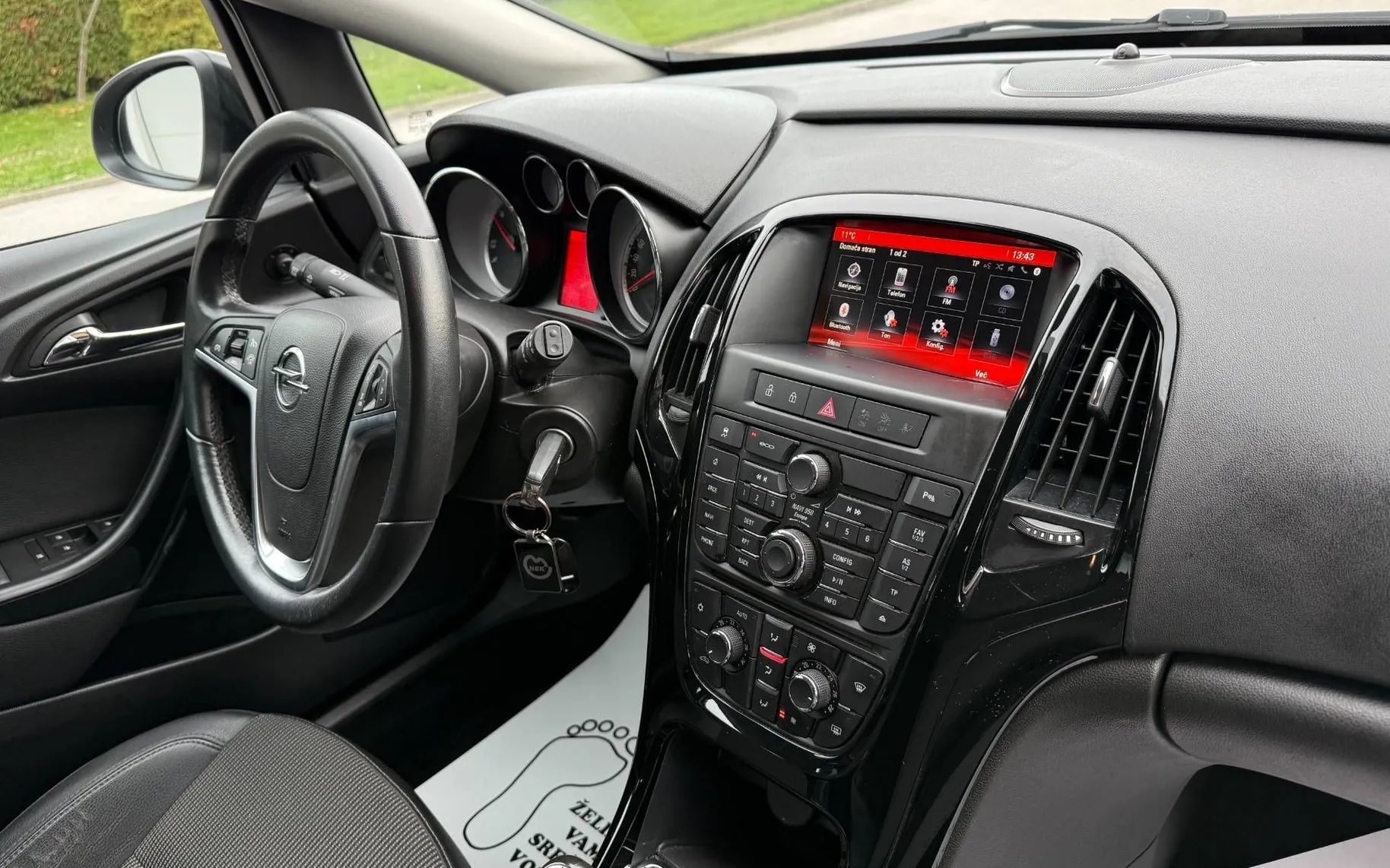 Notranja slika - Opel Astra - Sports Tourer 1.6 CDTI Cosmo-ALU-NAVI-LED-ODLIČNA - 10