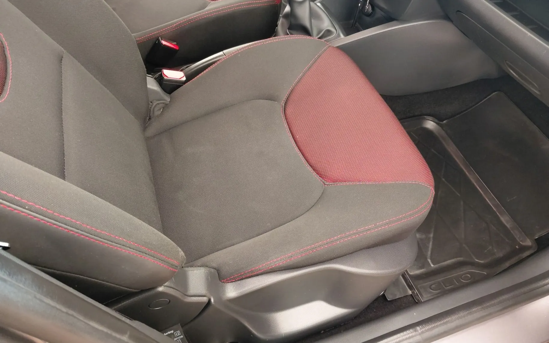 Notranja slika - Renault Clio - Grandtour 1.2 16V SAMO 75000 KM-ODLIČEN - 8
