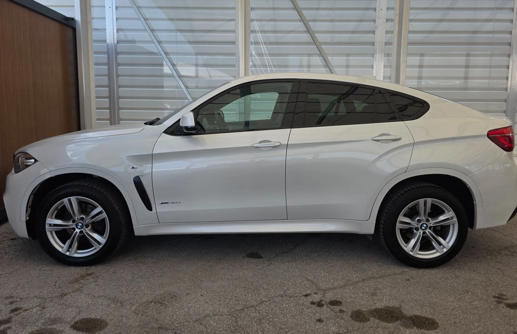 Zunanja slika - BMW X6 - serija : xDrive 30d - GR. + HLAJ. SED. - LED - KAMERA - NAV - 6