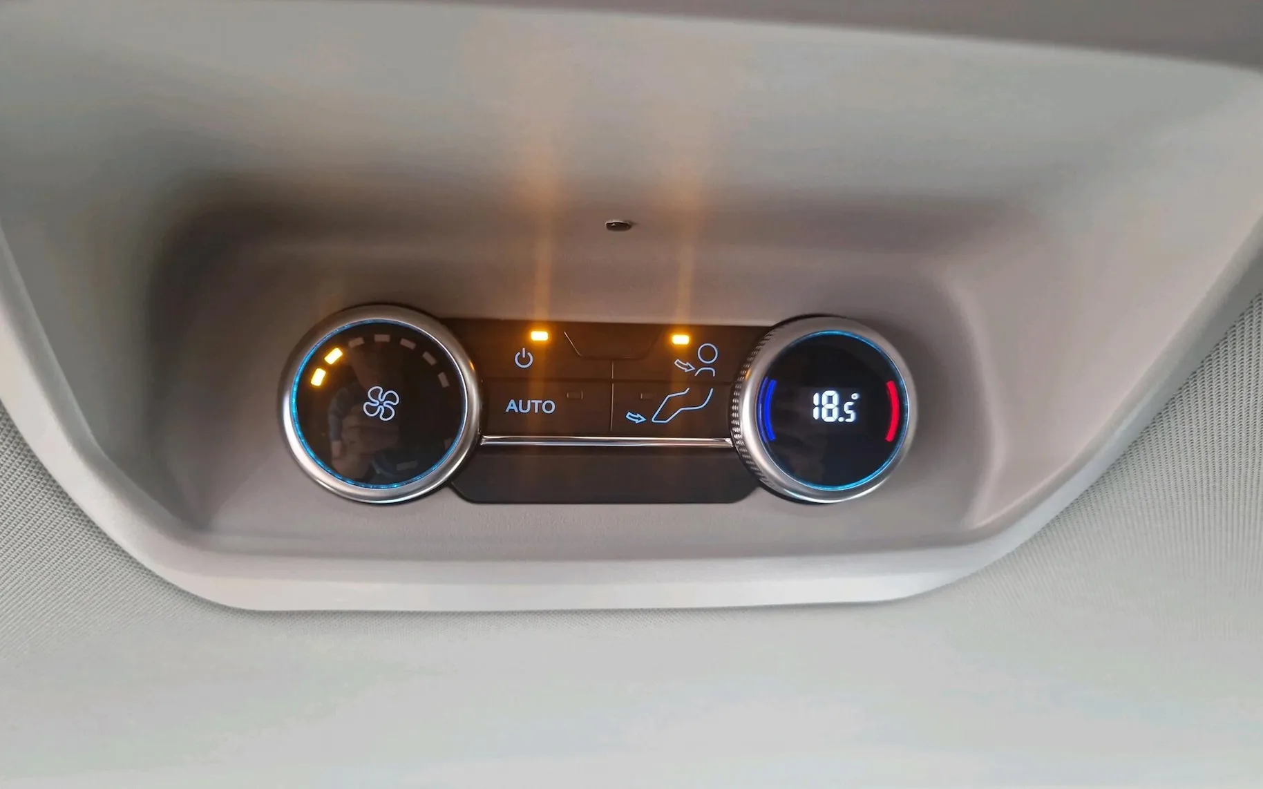Zunanja slika - Ford Tourneo Custom - TITANIUM X 2.5 PHEV-L1H1-8XSED.-RADAR-USNJE-OPOMBE - 7
