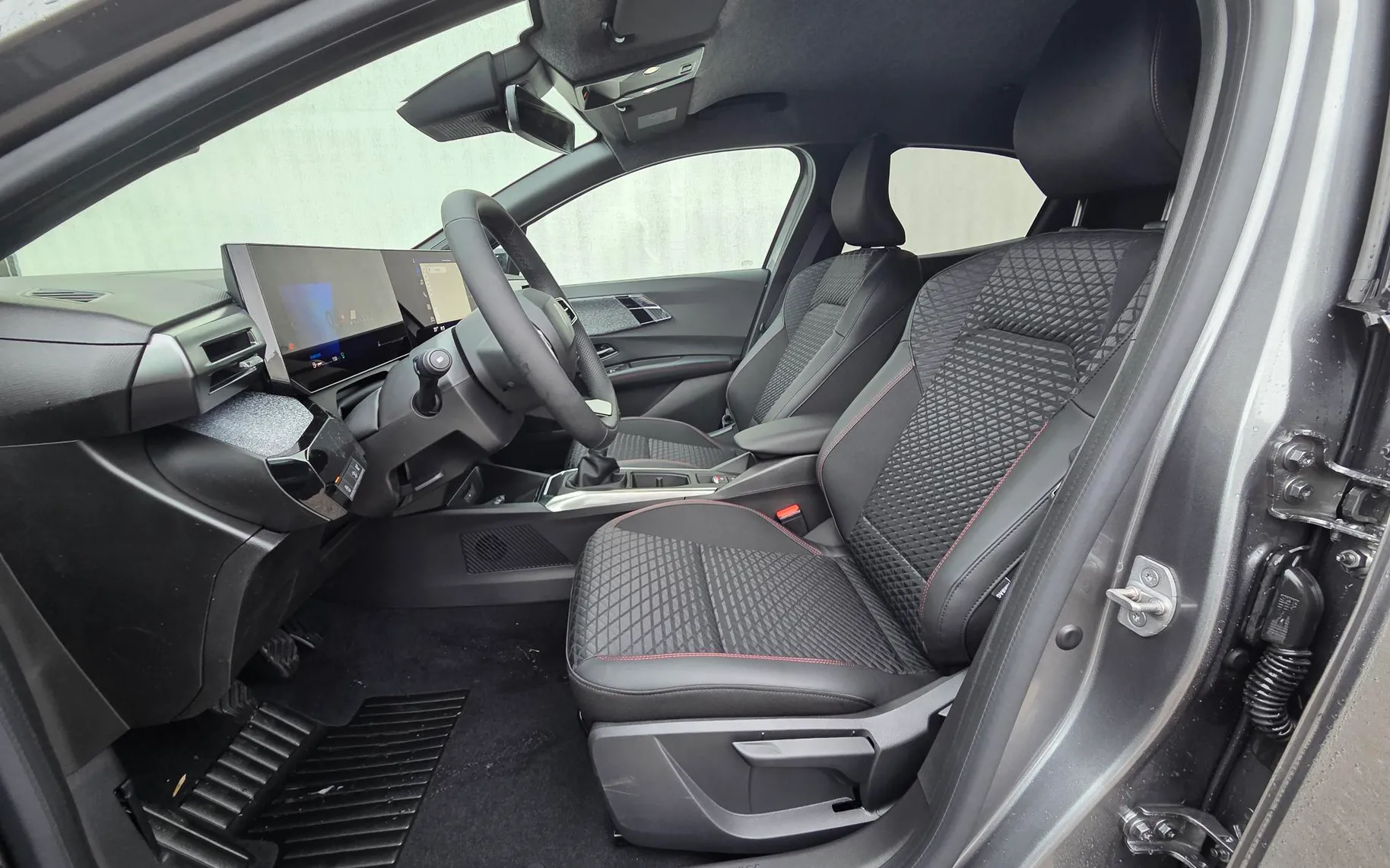 Zunanja slika - Renault Clio - 6 Techno TCE 115 Avto+Paket Zima+Zimske gume - 12