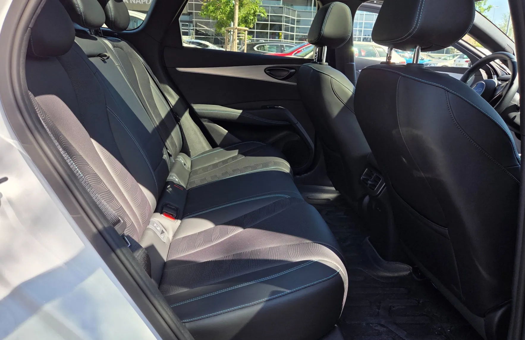 Zunanja slika - BYD SEAL 6 - DM-i Touring PHEV 19kWh Comfort - 11