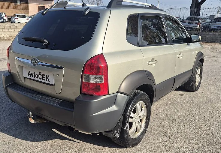 Zunanja slika - Hyundai Tucson - 2.0 + 4x4 + vzdrževan +kljuka + BREZ POLOGA - 5