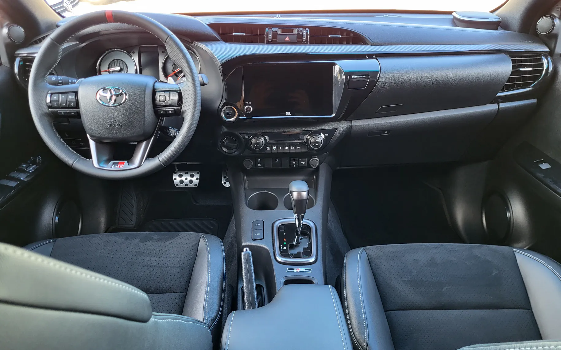 Zunanja slika - Toyota Hilux - 2.8 D-4D GR Sport - 7