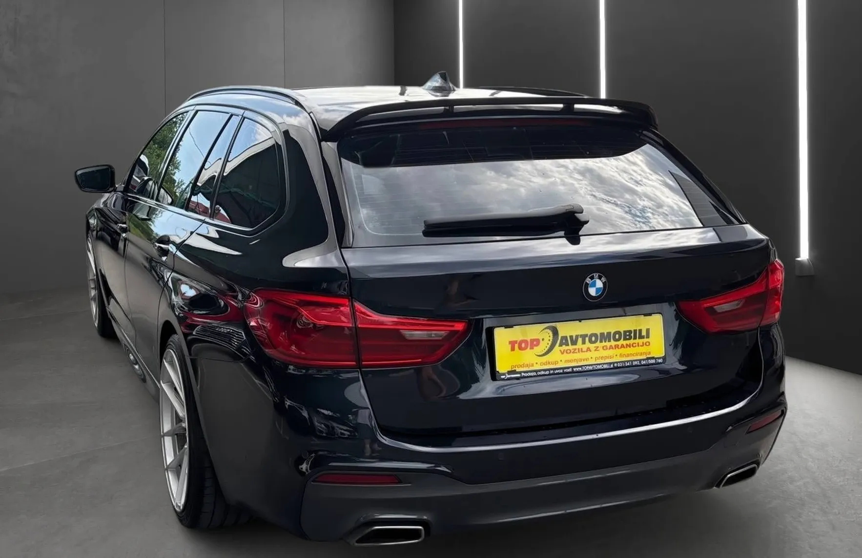 Zunanja slika - BMW Serija 5 - Touring: 520d M-PAKET FUL LED NAVI TEMP PANO PDC KLJUKA - 6