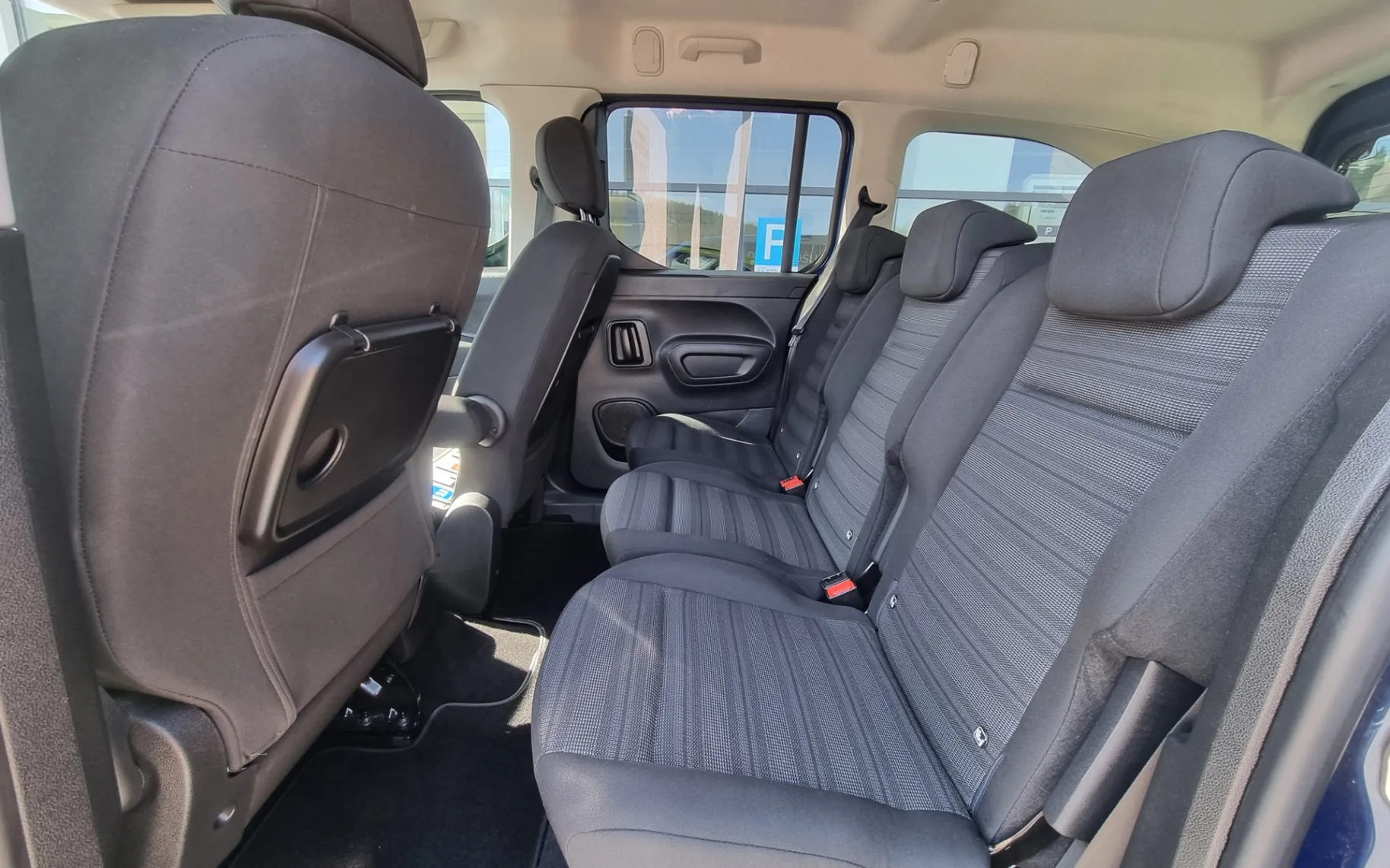 Notranja slika - Opel Combo - XL 1.5 HDI 96KW - VLEČNA KLJUKA - ODLIČEN - 8