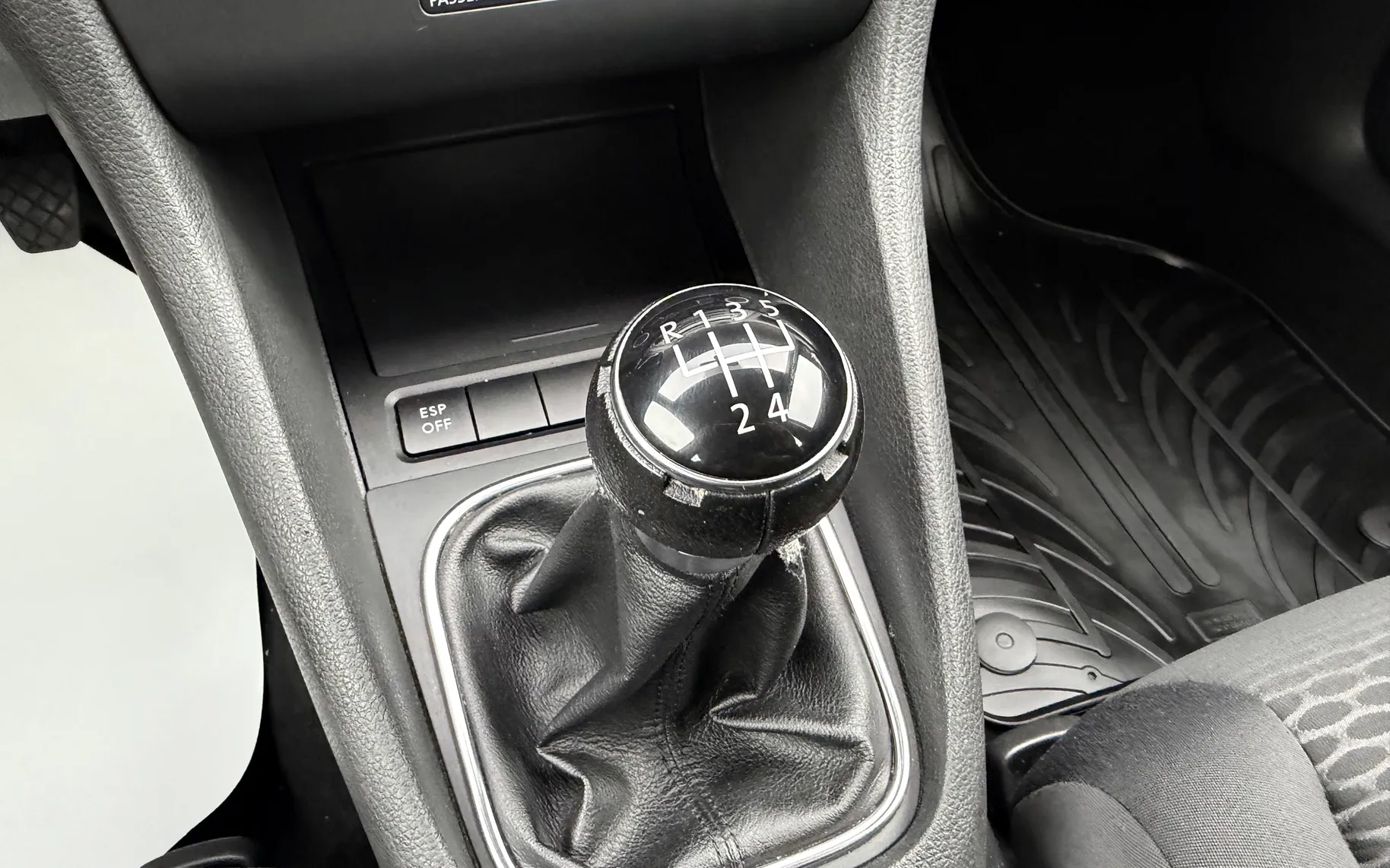 Zunanja slika - Volkswagen Golf - 1.6 TDI 1.LASTNIK SLO.VOZILO KLIMA ALU 17 - 18
