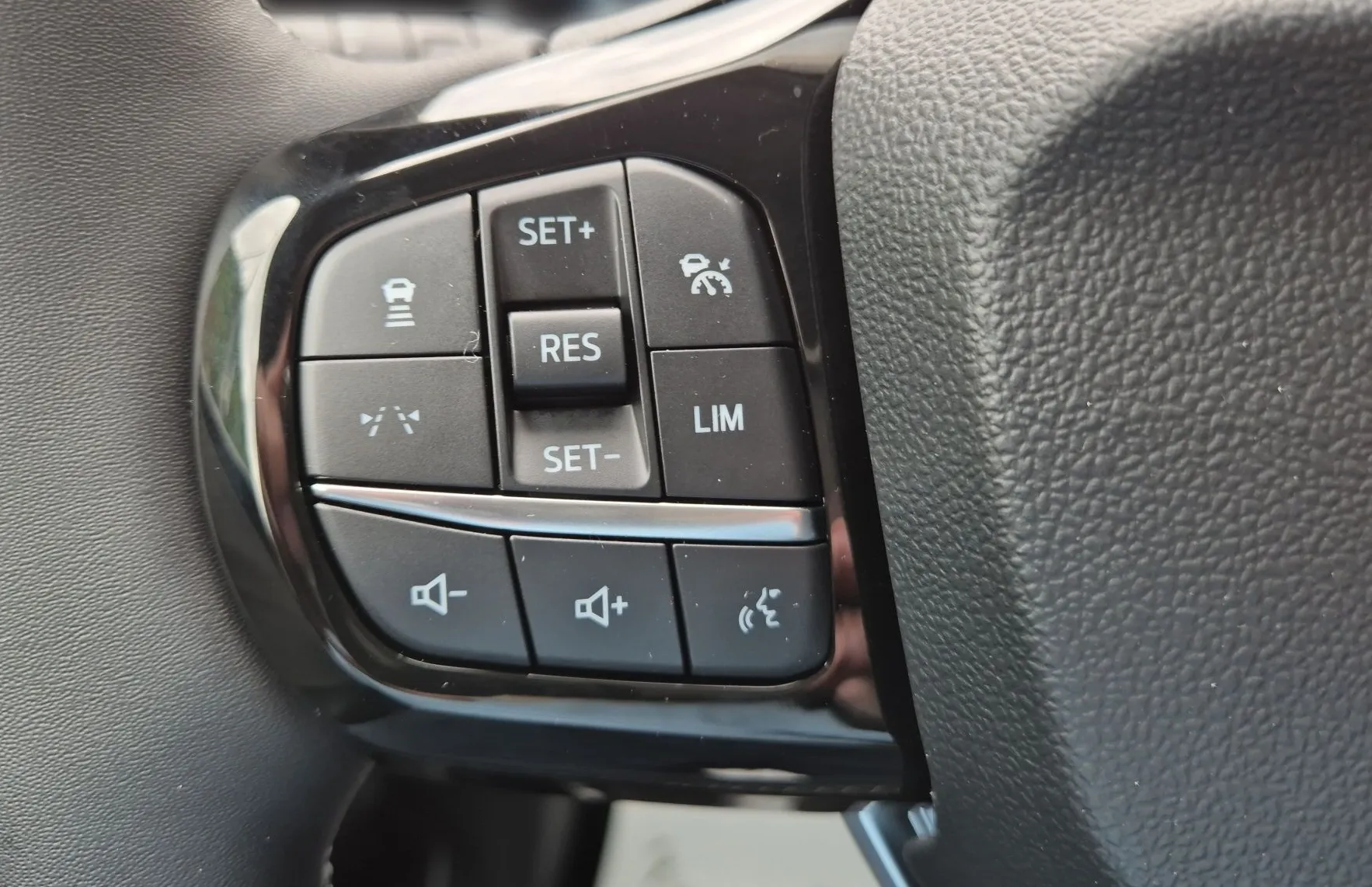 Zunanja slika - Ford Puma - GEN-E 43 kWh 124 kW 168KM A1 - 20
