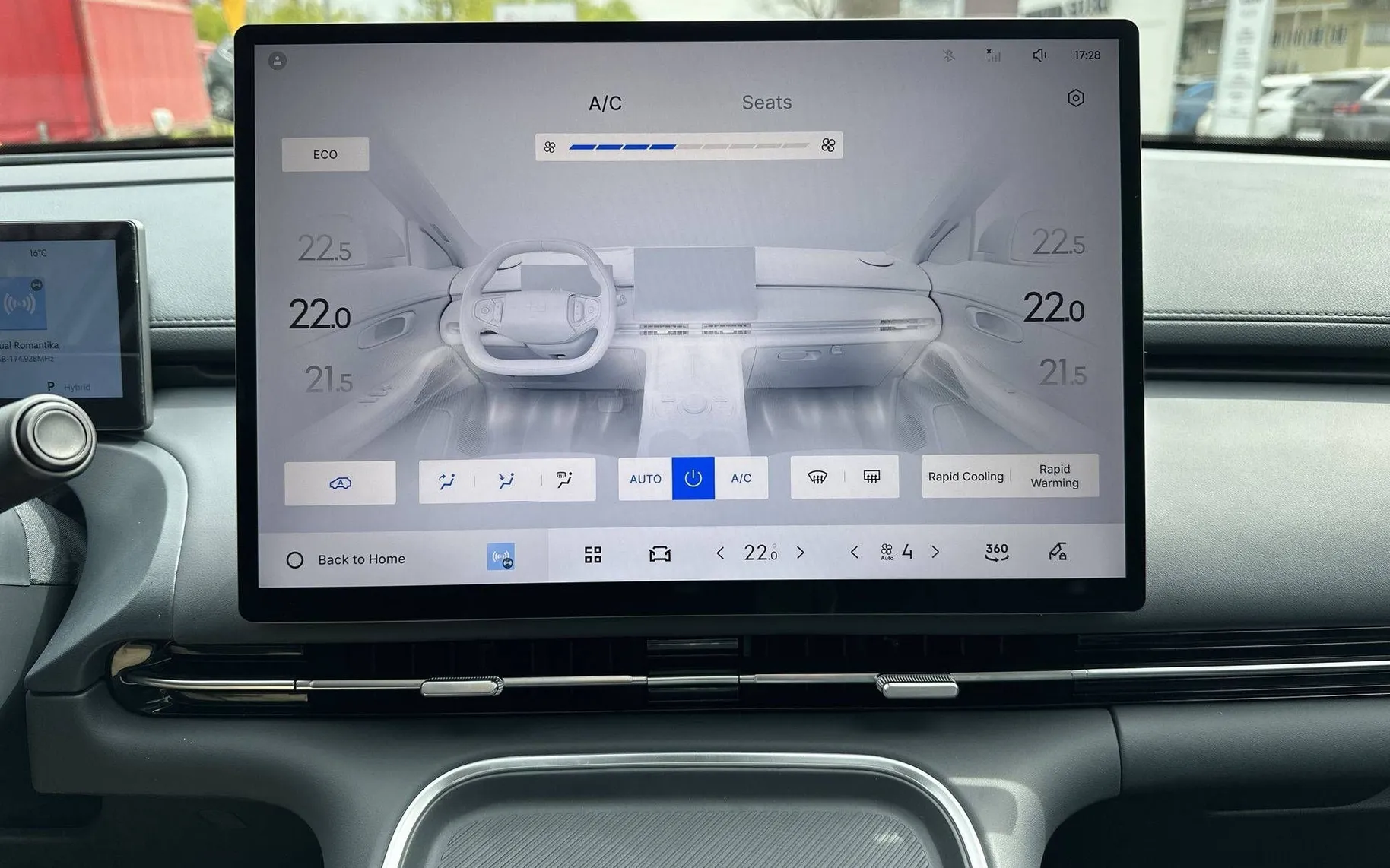 Notranja slika - Geely StarRay EM-i - Plug-In Hybrid 1.5 Max Avt - 18