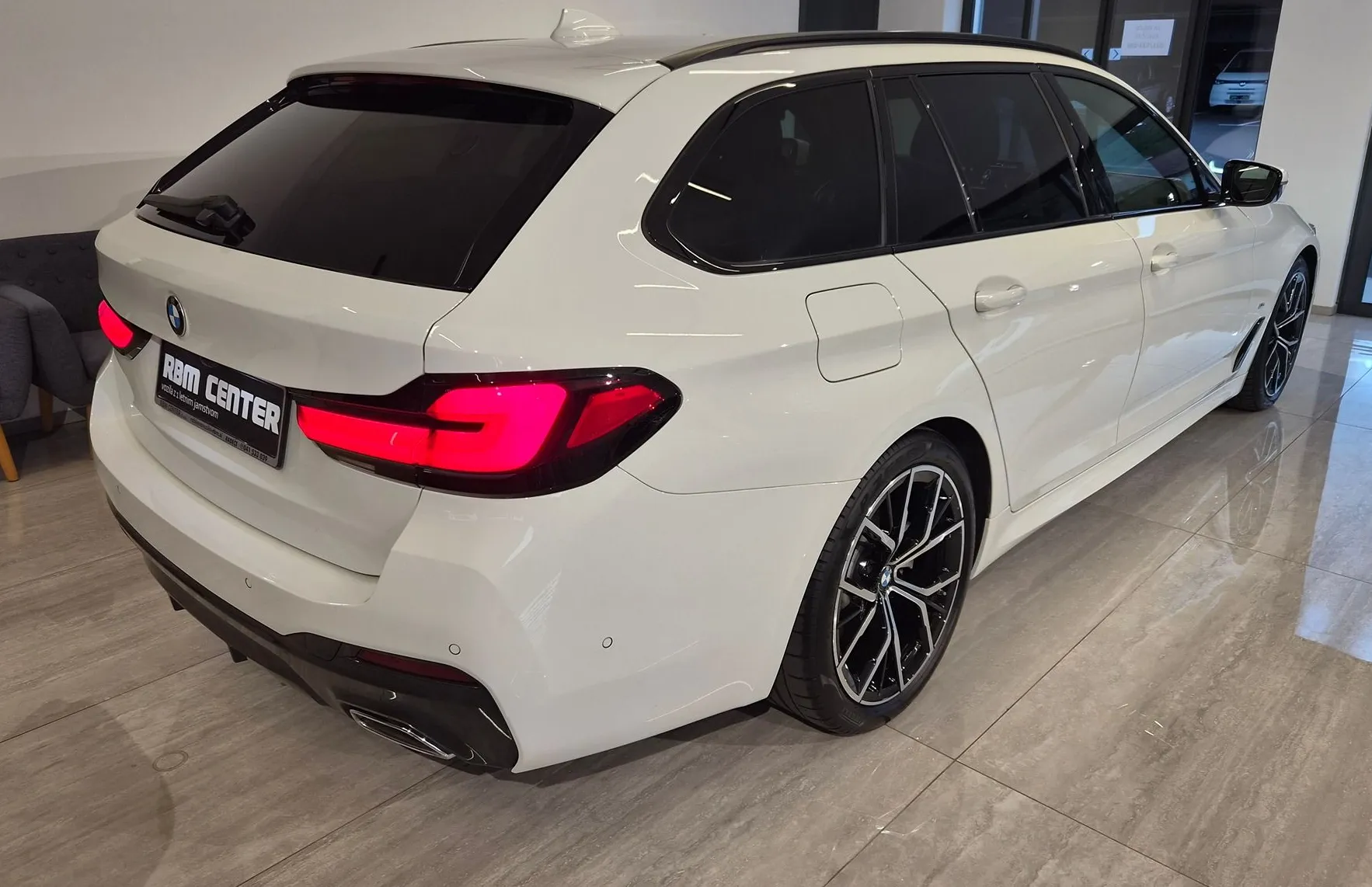 Zunanja slika - BMW Serija 5 - Touring: 520d xDrive MSPORT|LASER|HUD|VL.KLJUKA|KEYLESS| - 2