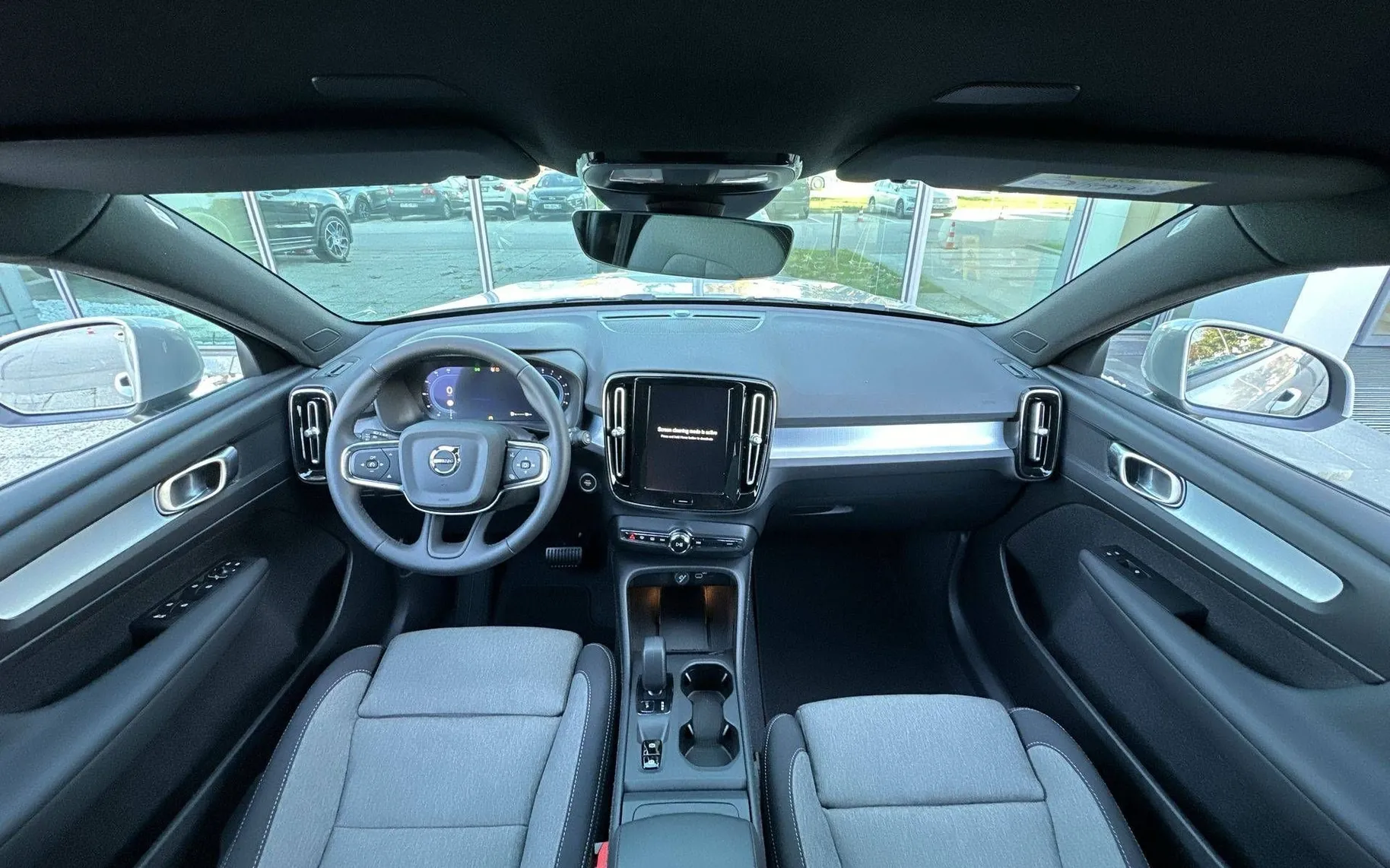Notranja slika - Volvo XC40 - B3 P Core AT DCT 3 leta garancije + 3 servisi... - 18