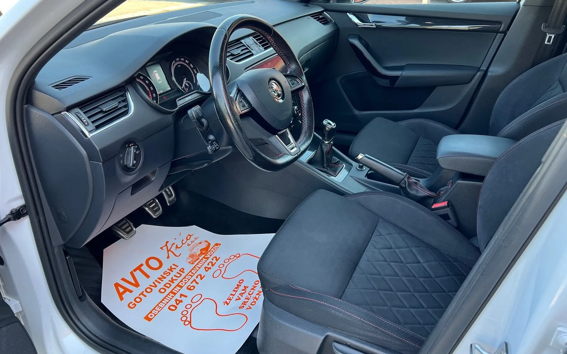 Notranja slika - Škoda Octavia - RS 2.0 TDI-BI-XENON-LED-NAVI-RADAR TEM-PDC-ODLI  268 .. - 9