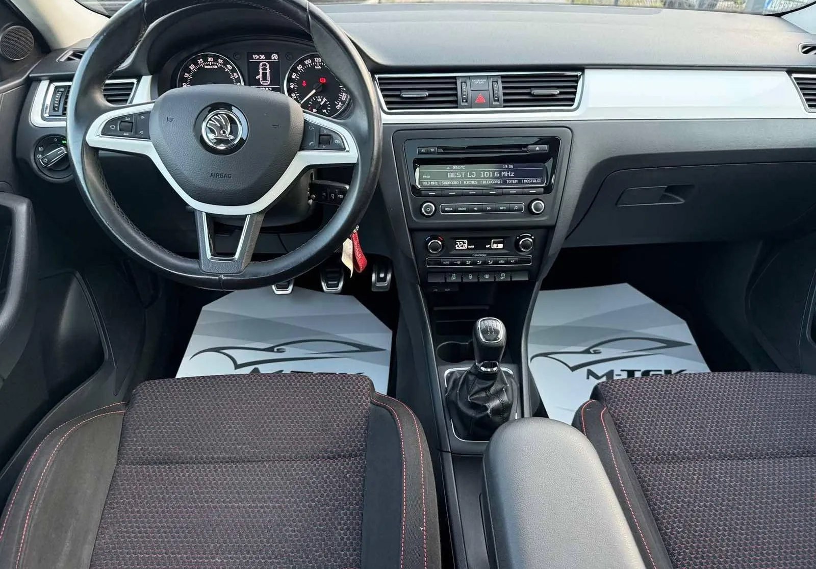 Notranja slika - Škoda Rapid - 1.6 TDI  Elegance PANORAMA - 9