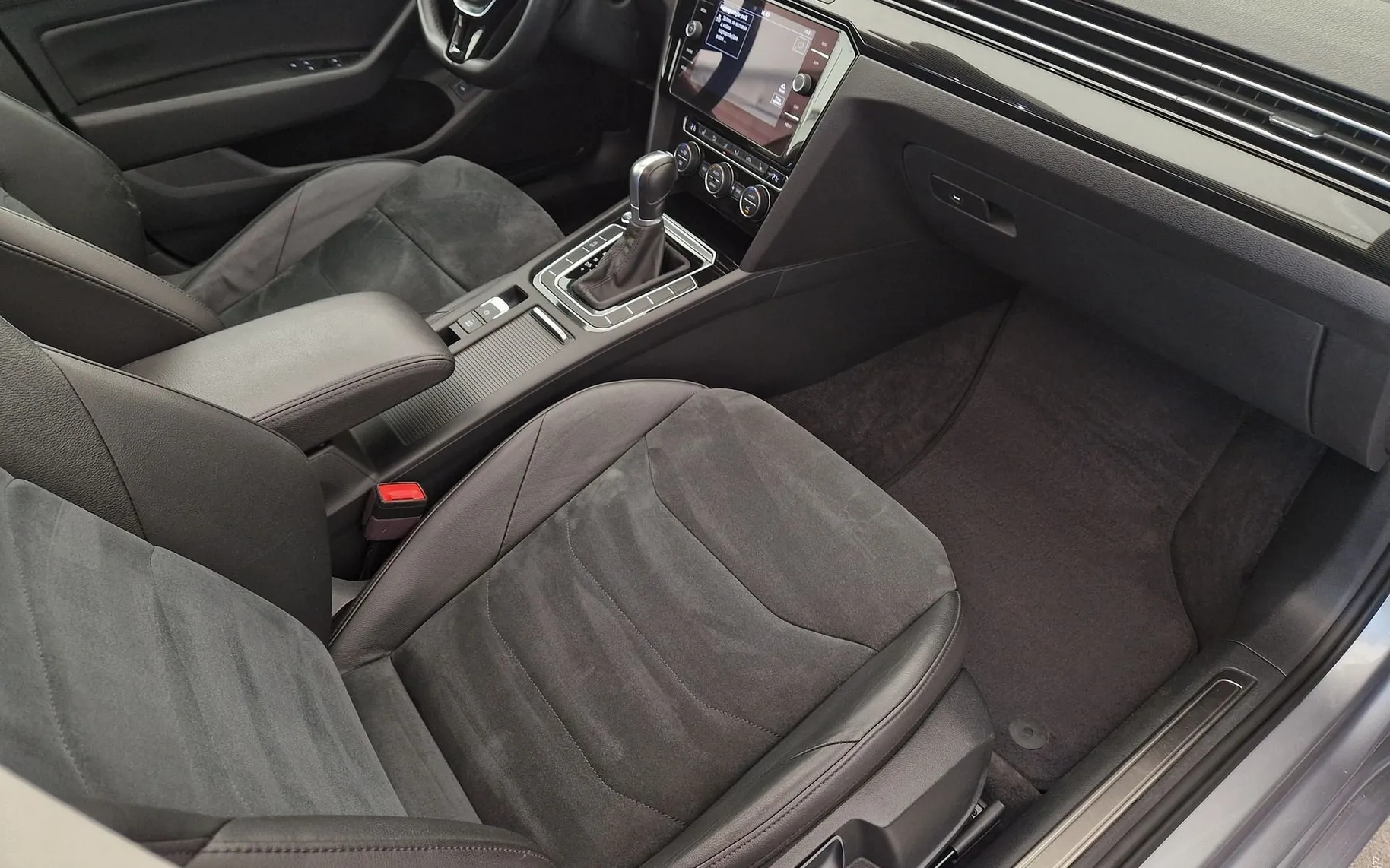 Notranja slika - VW Arteon - 2.0TDI-DSG-VIRTUAL-PANORAMA-KAMERA-19COL-2XLED-A.. - 9