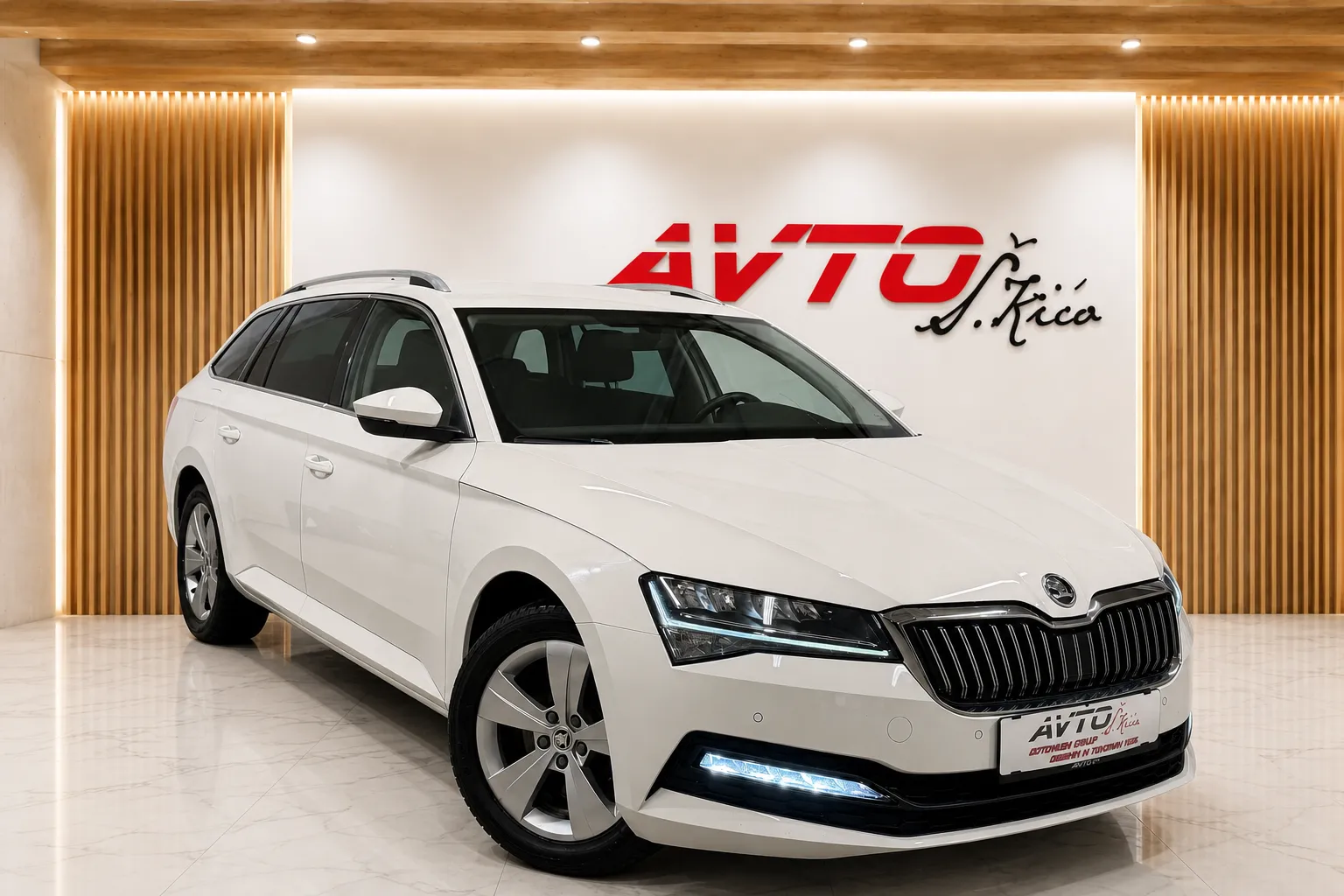Zunanja slika - Škoda Superb - 2.0 TDI-DSG-SPORT LINE-FULL LED-NAVI-KAMERA-TEMPO - 2