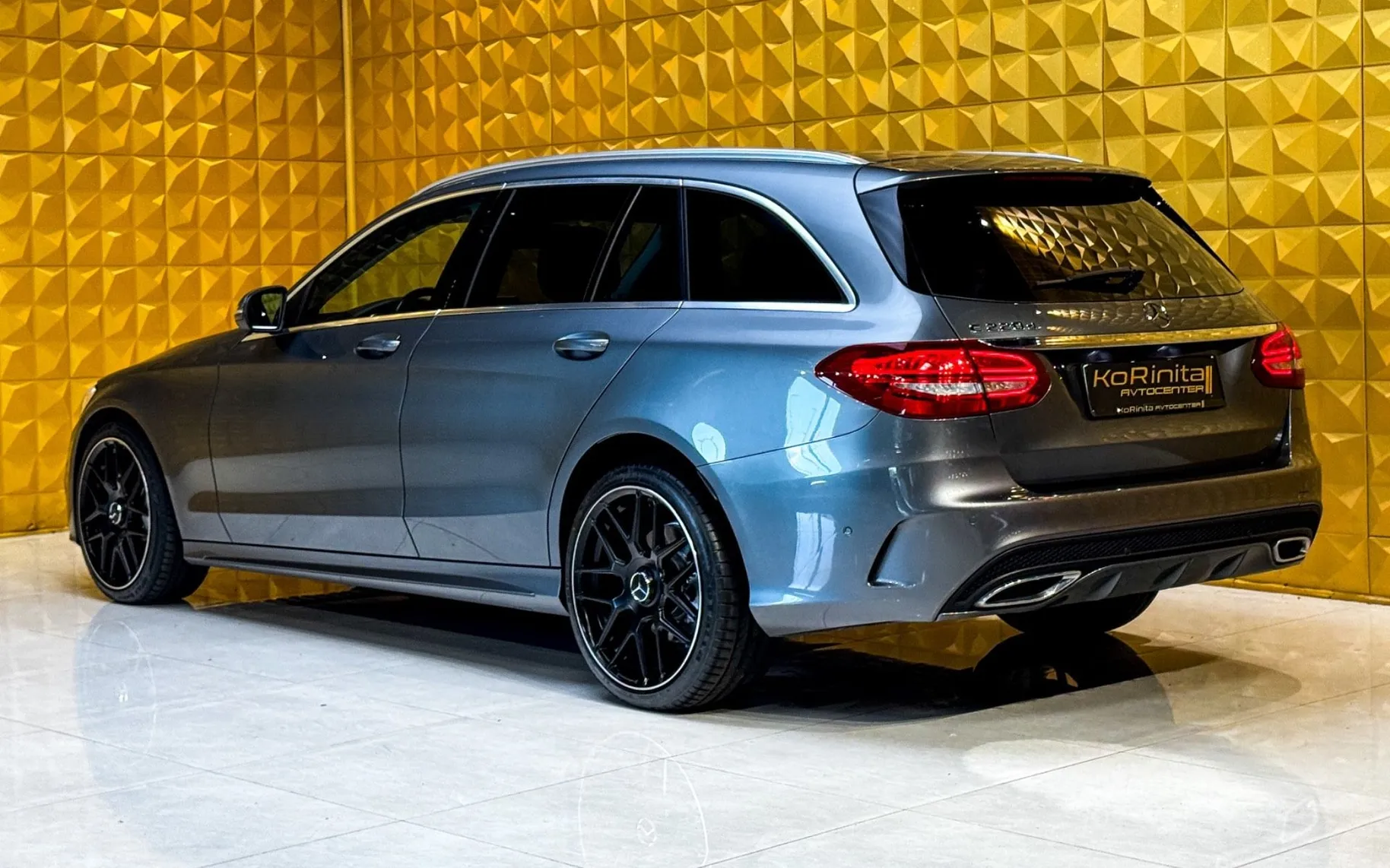 Notranja slika - Mercedes-Benz C-Razred - C220d AUT. AMG Line-NAVI-TEMP-F1 - 7