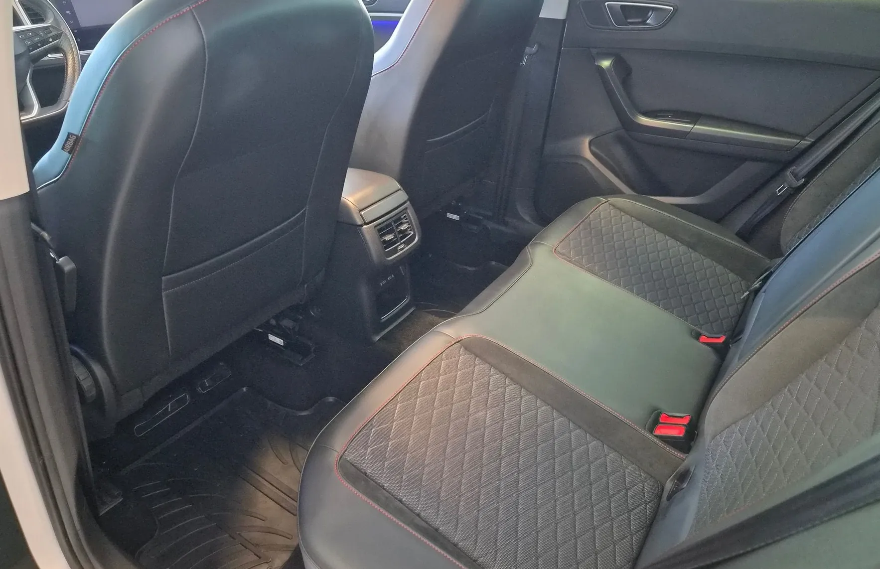 Zunanja slika - Seat Ateca - 2.0 TDI FR|PANO|VIRTUAL|AMBIENT|FULL LED|KEYLESS - 10