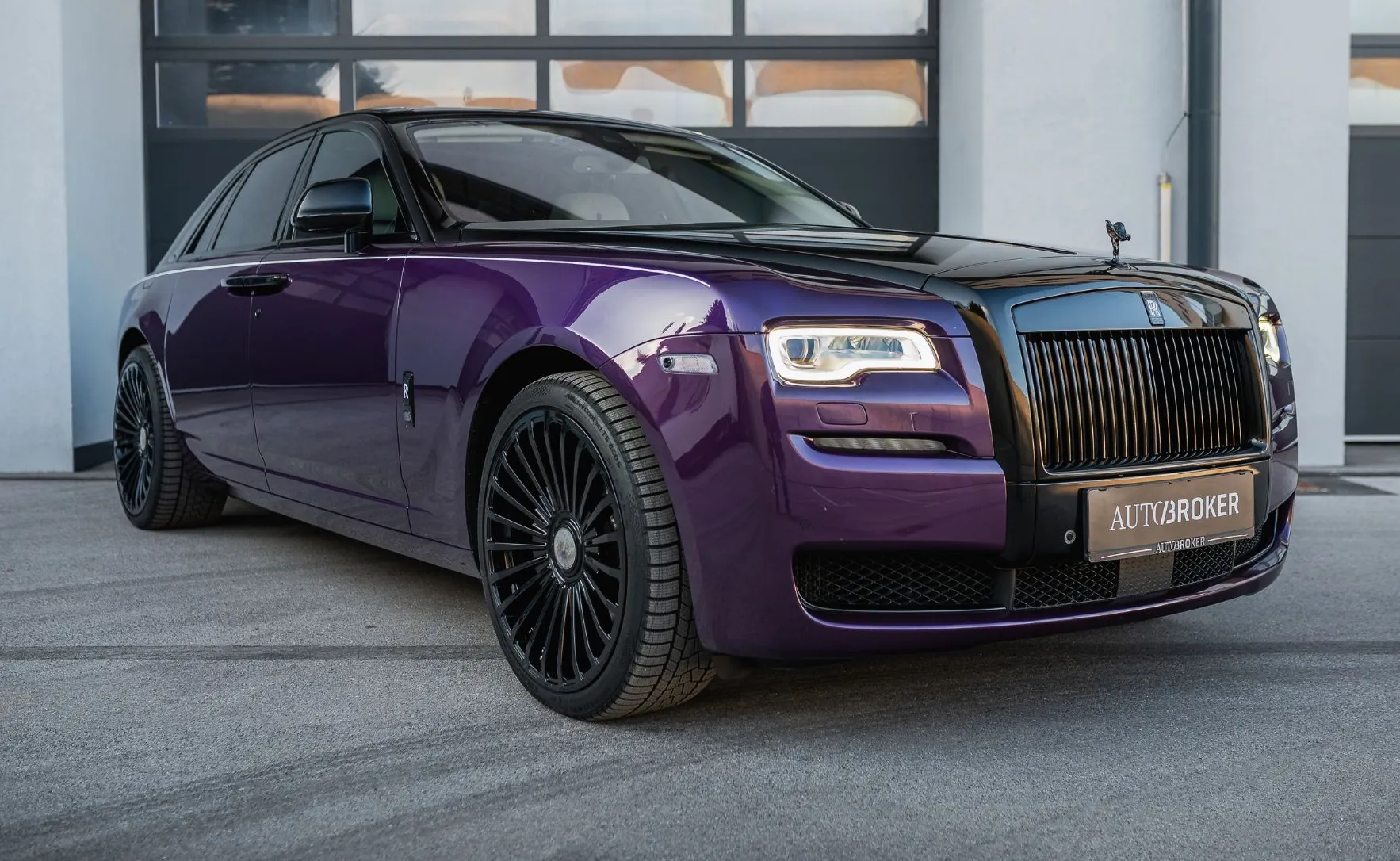 Zunanja slika - Rolls-Royce Ghost - VIJOLICE VIJOLICE VABLJENI NA OGLED - 3
